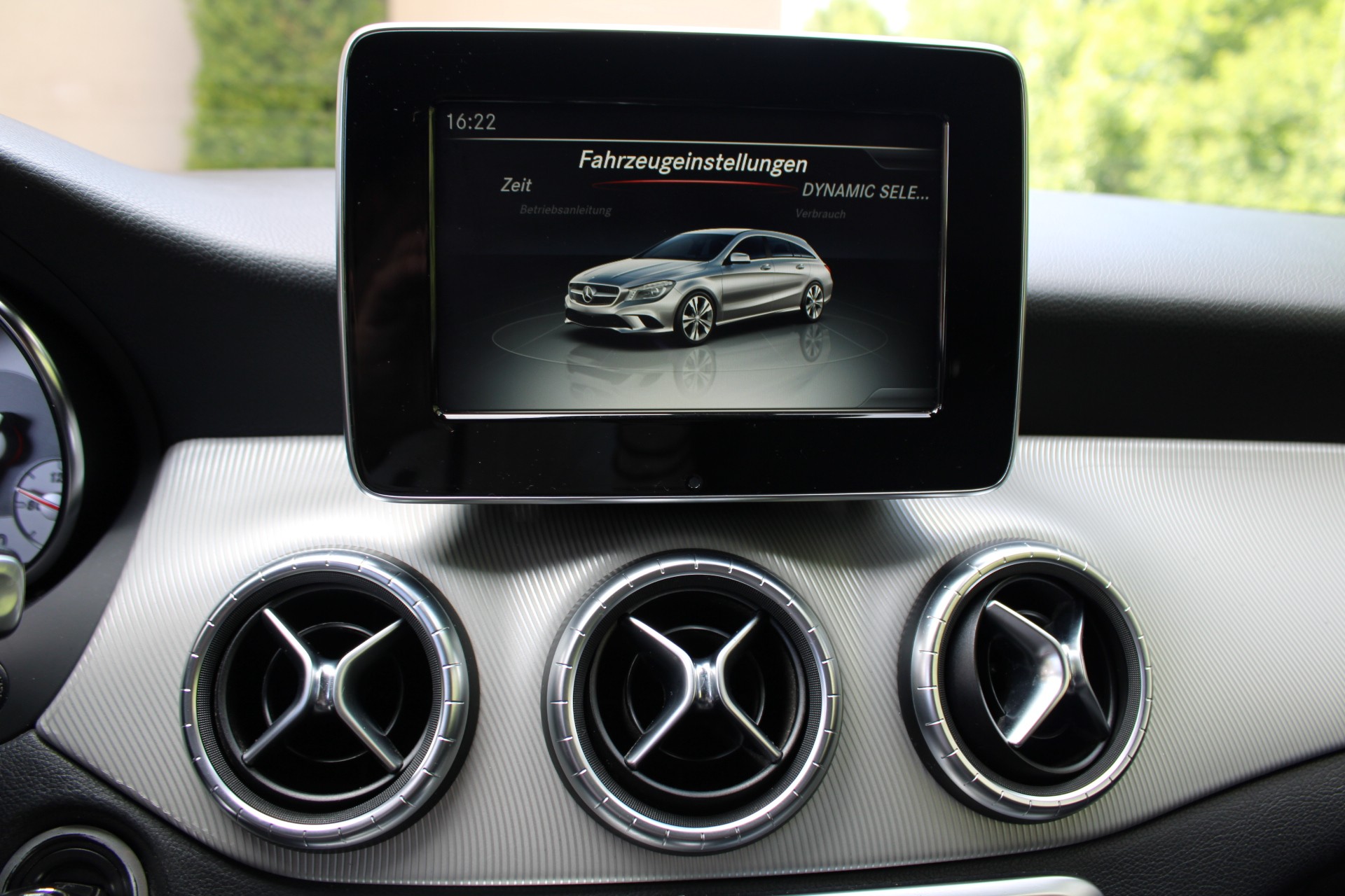 MERCEDES-BENZ CLA Shooting Brake 180 Urban 7G-DCT-image-12