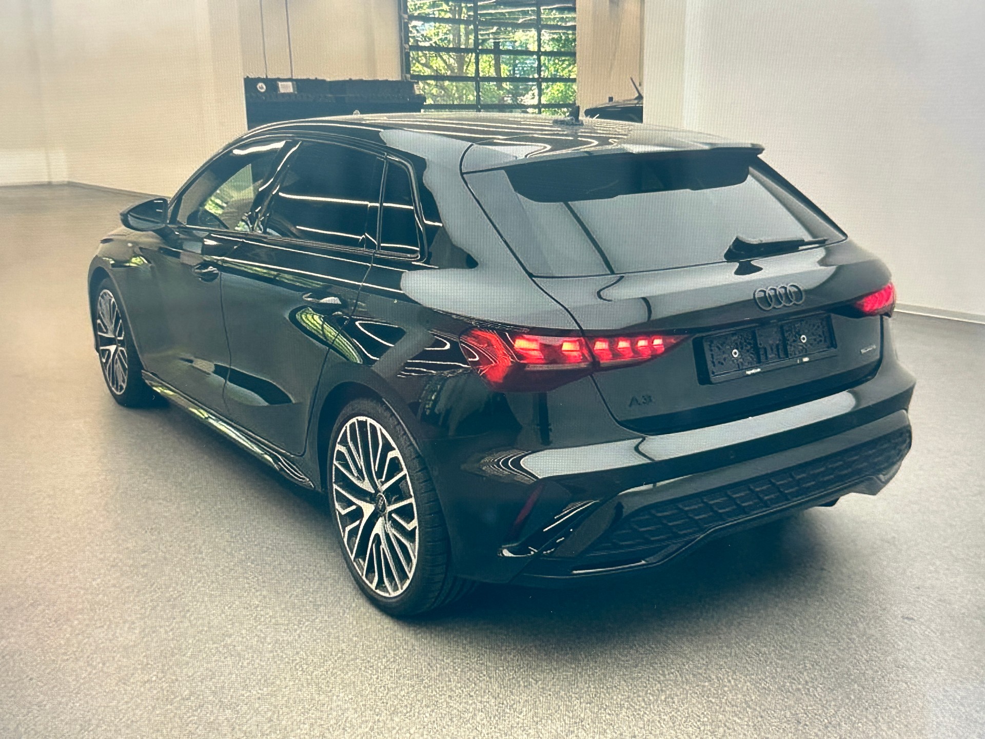 AUDI A3 Sportback TFSI 150 kW quattro S line S trconic(CH Auto)-image-1
