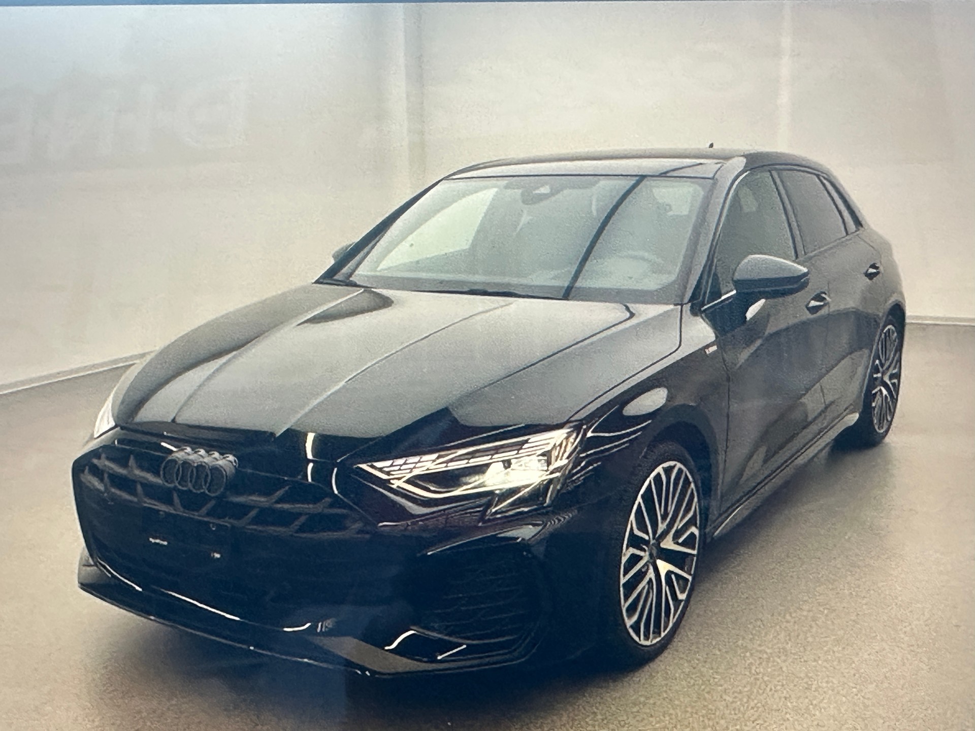 AUDI A3 Sportback TFSI 150 kW quattro S line S trconic(CH Auto)-image-0