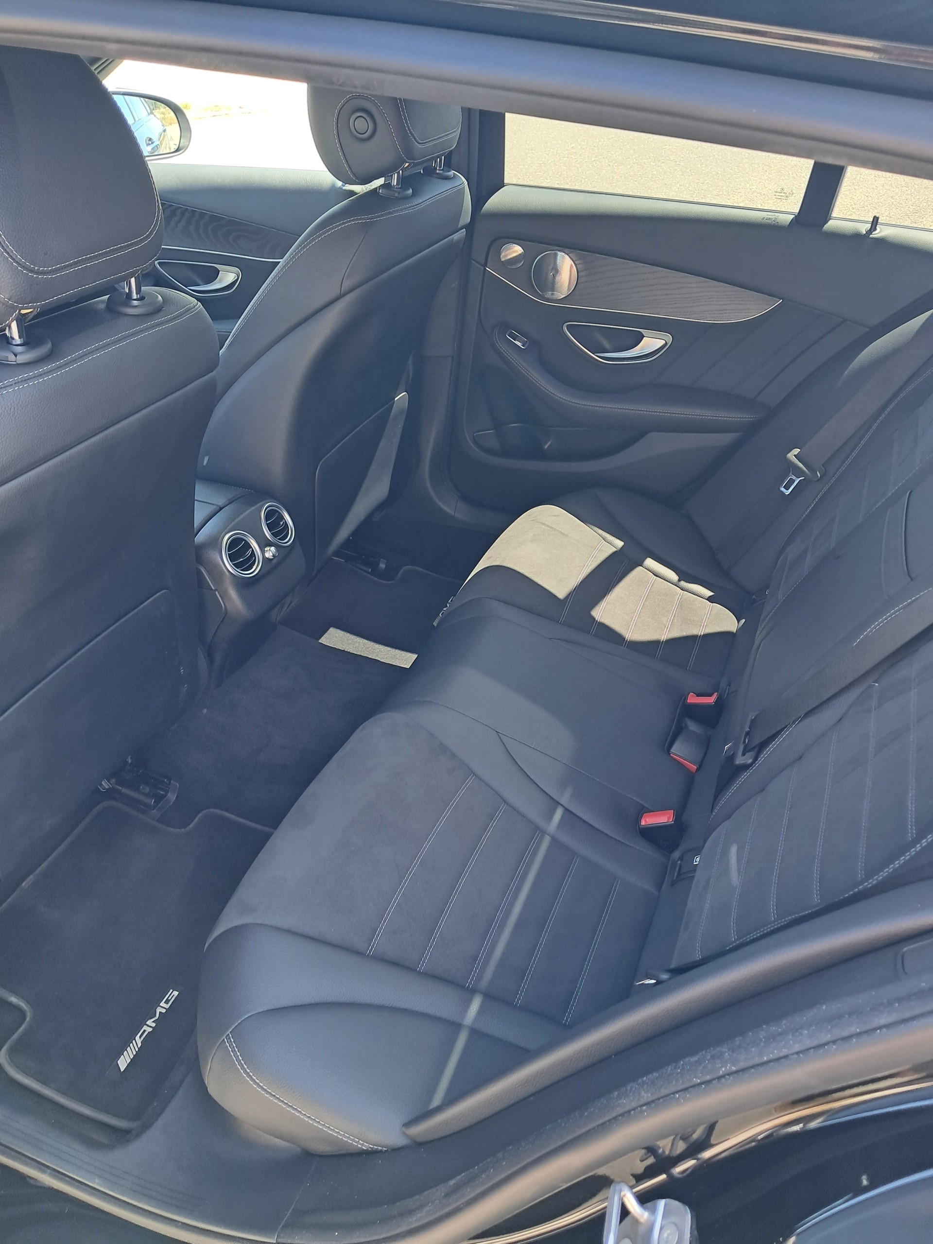 MERCEDES-BENZ C 220 d Swiss Star AMG Line 4m-image-3