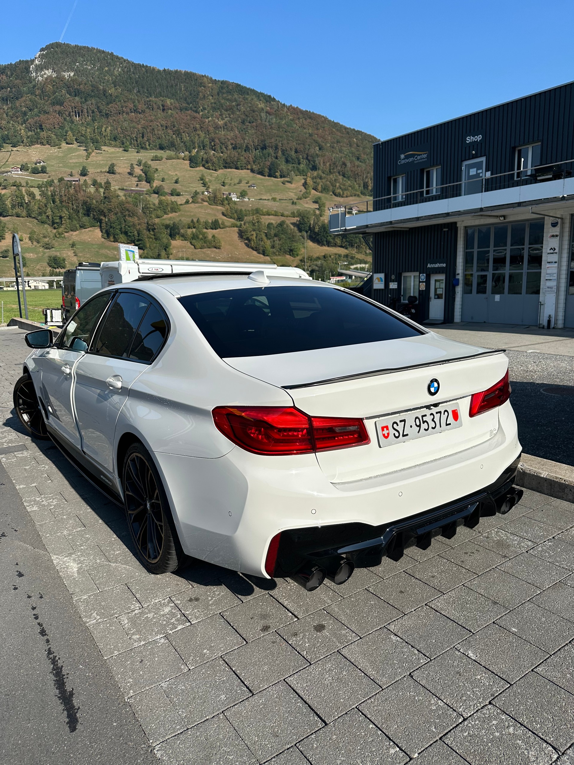 BMW 540i xDrive-image-2