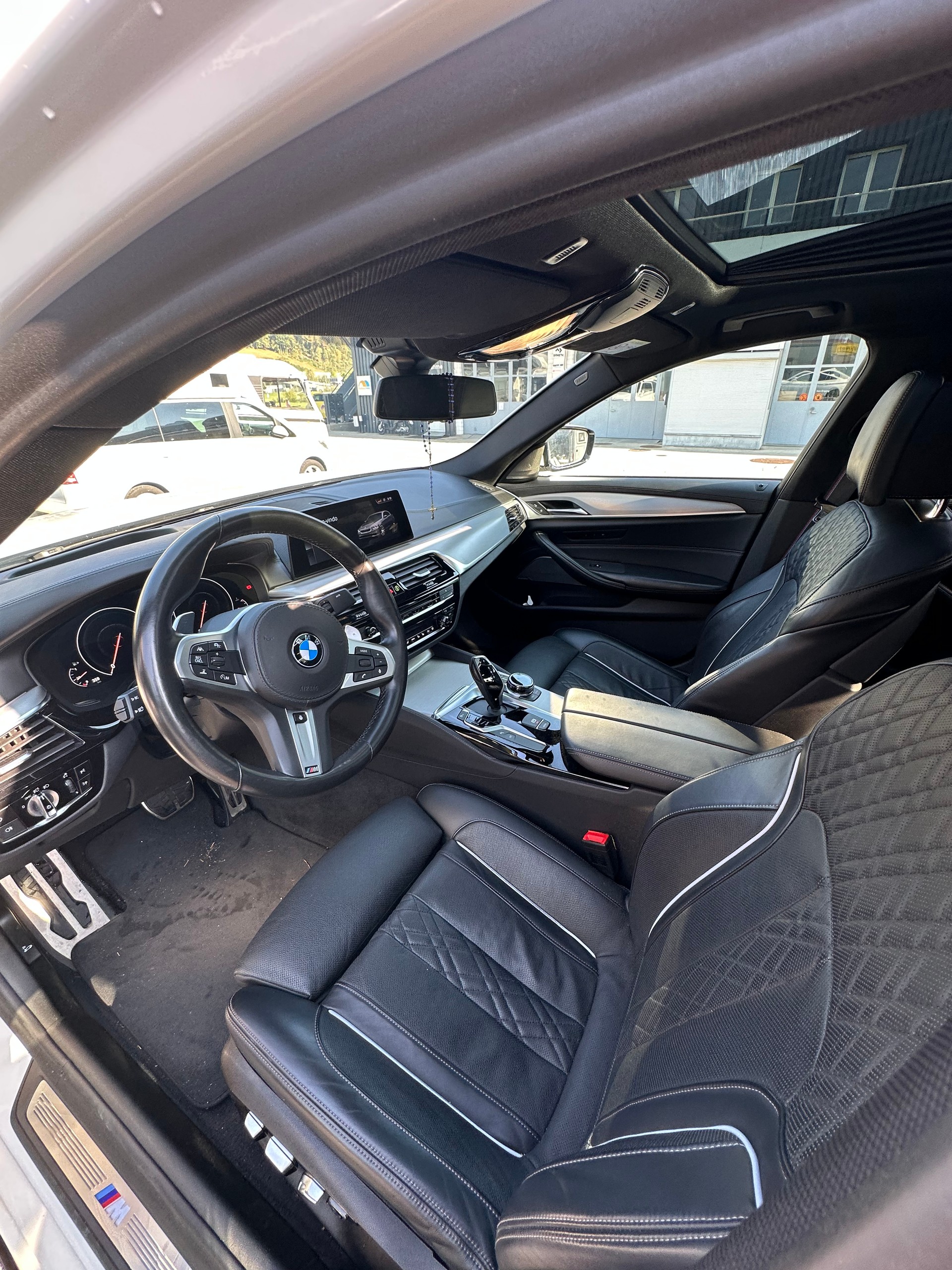 BMW 540i xDrive-image-4