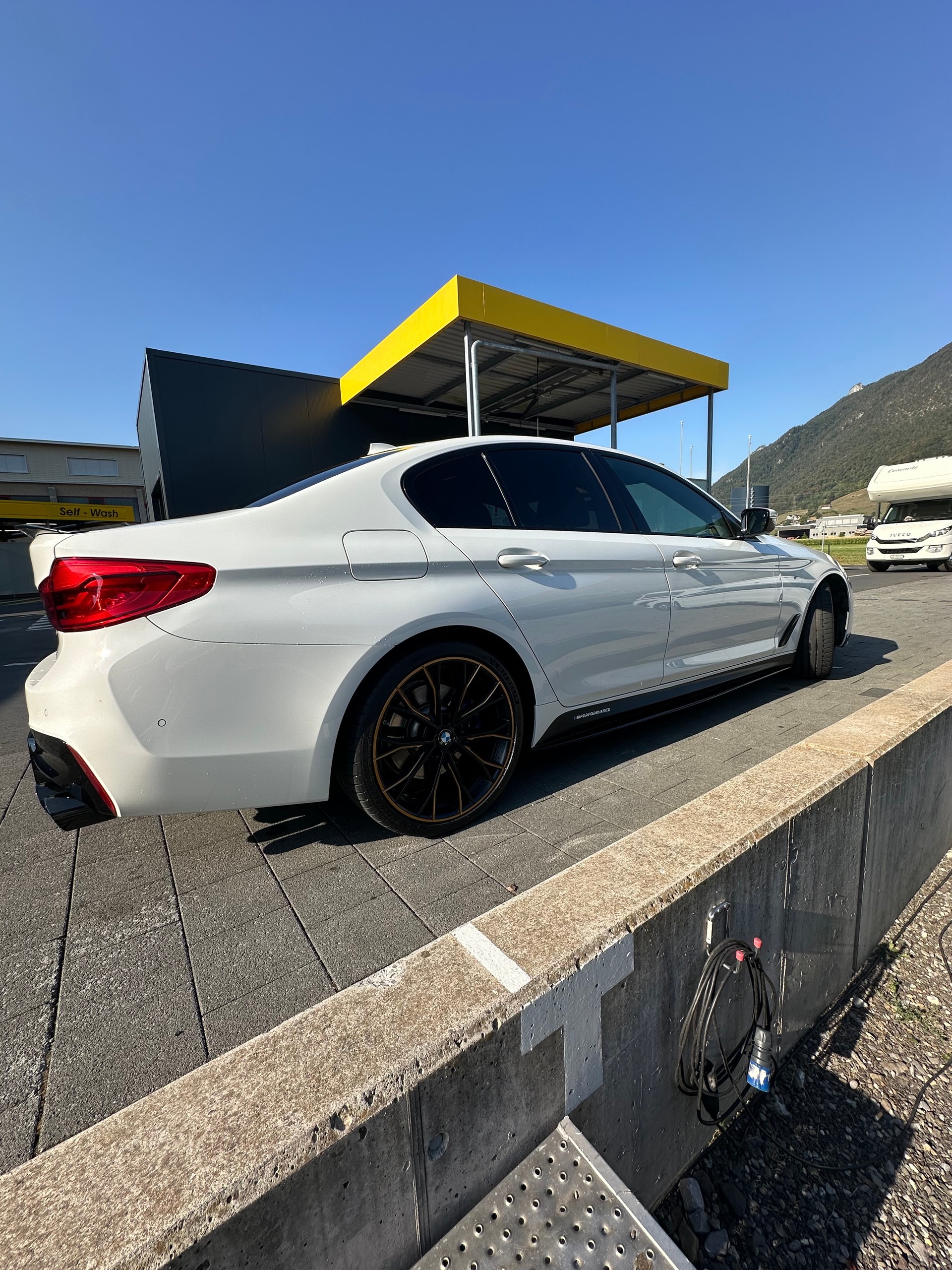 BMW 540i xDrive-image-3