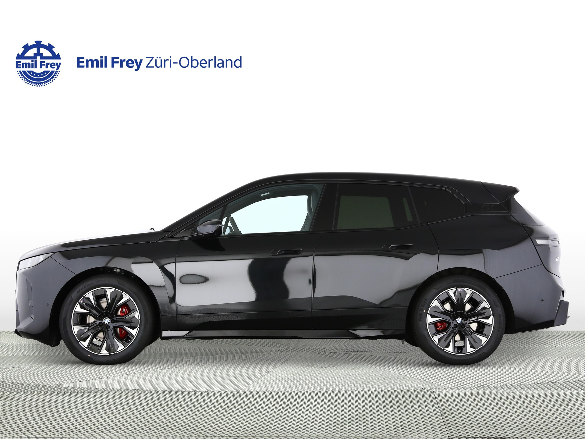 BMW iX xDrive60-image-1