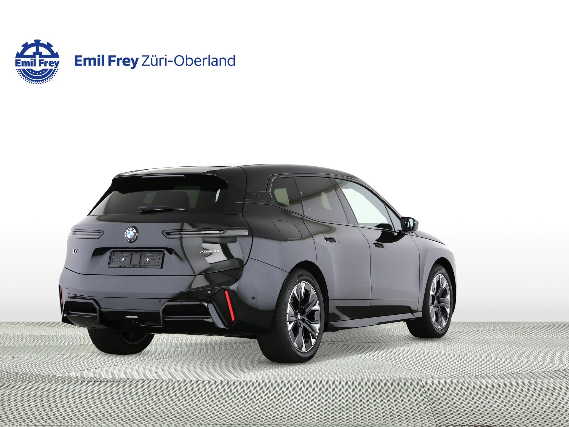 BMW iX xDrive60-image-2