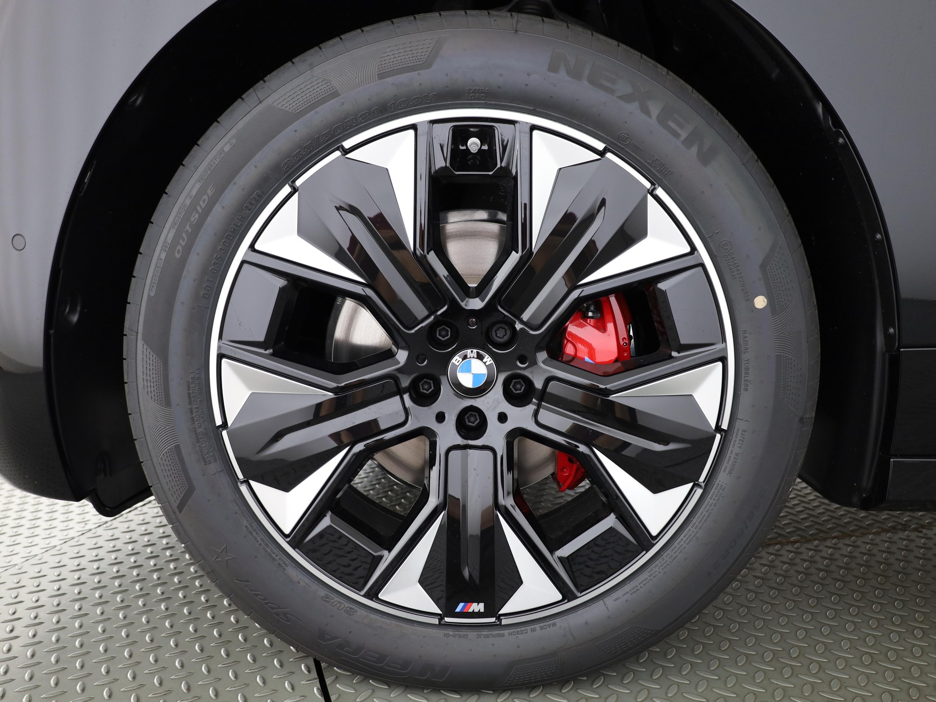 BMW iX xDrive60-image-6