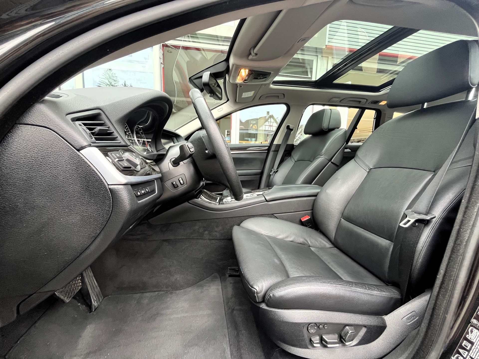 BMW 535d xDrive Touring Steptronic-image-15