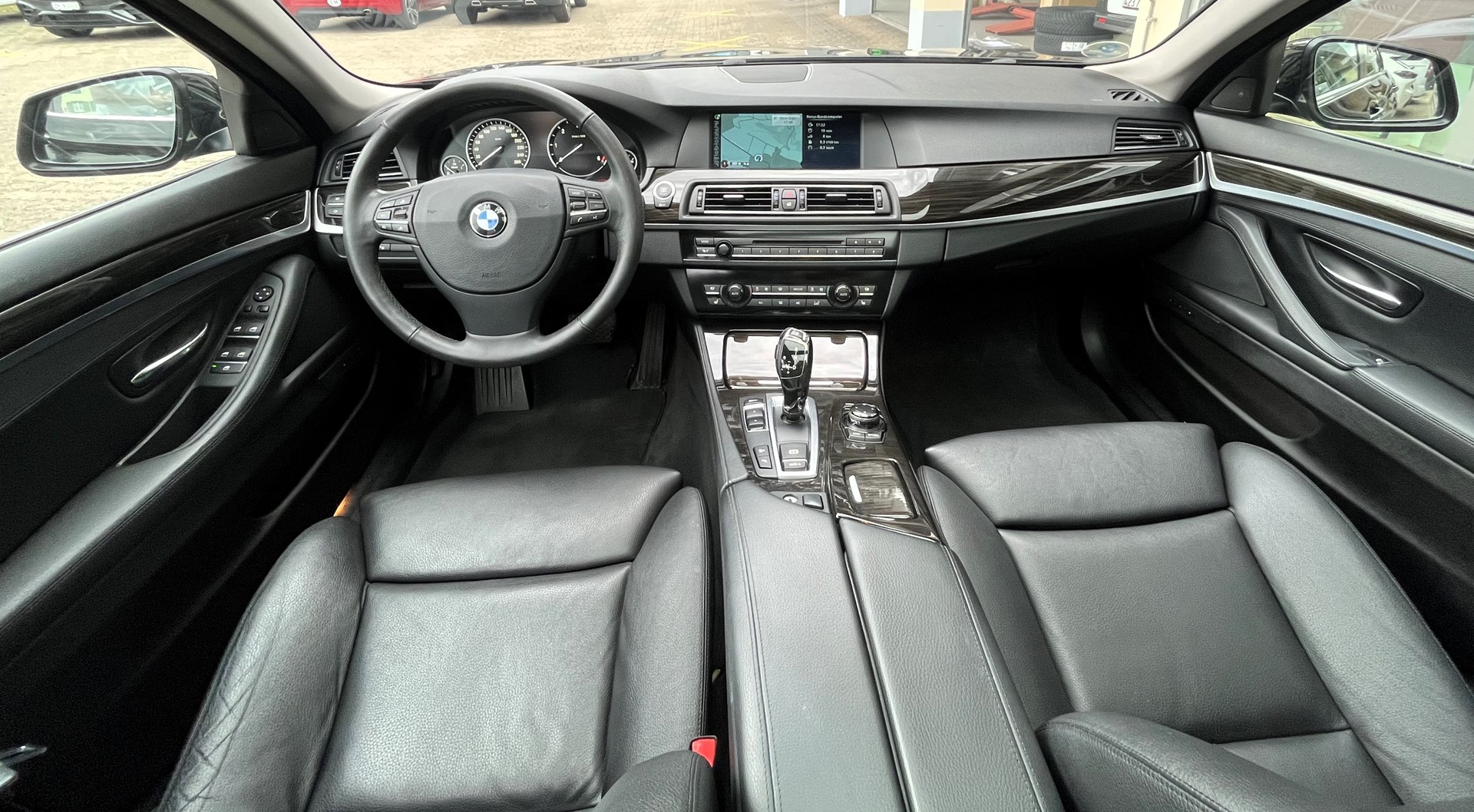 BMW 535d xDrive Touring Steptronic-image-11