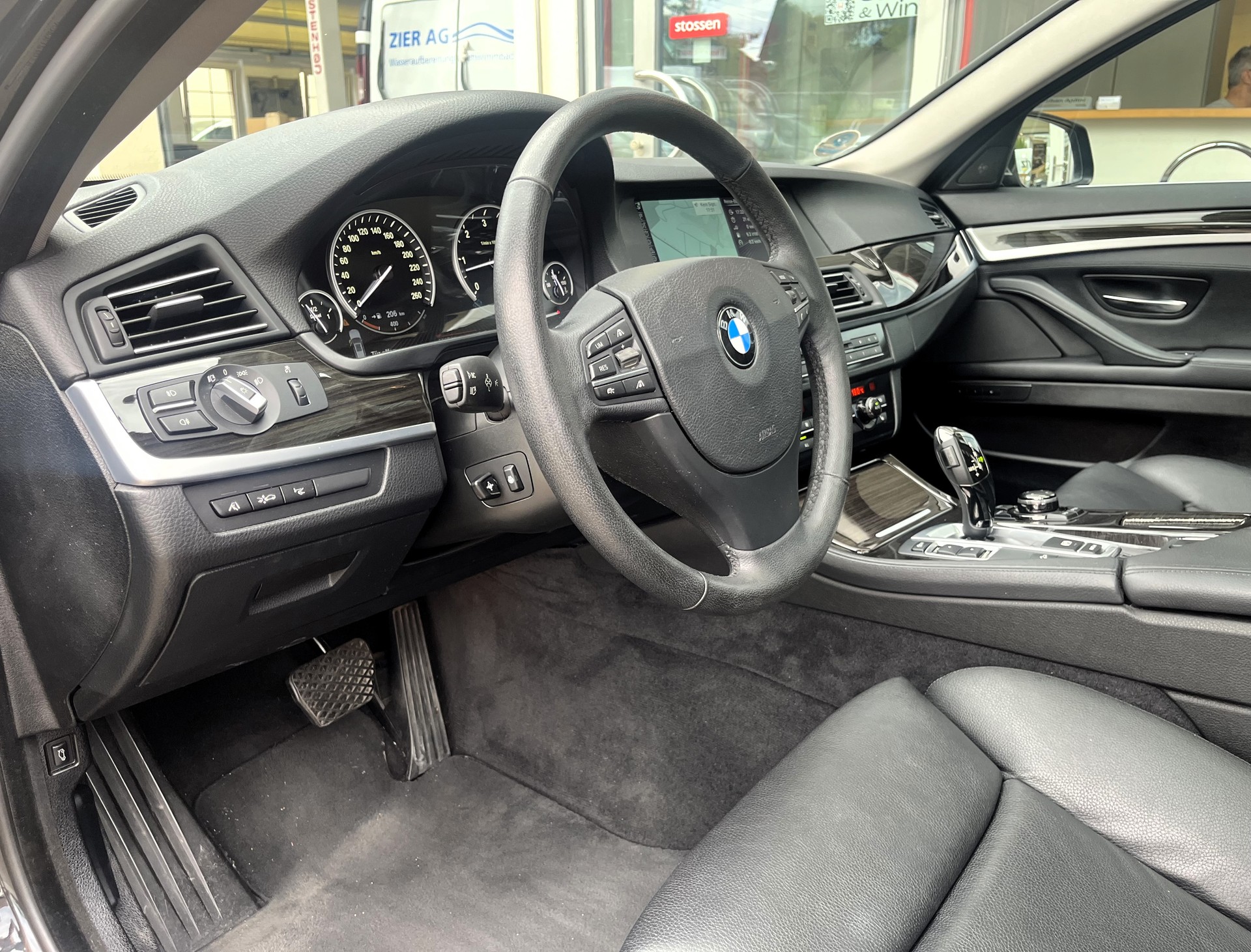 BMW 535d xDrive Touring Steptronic-image-13