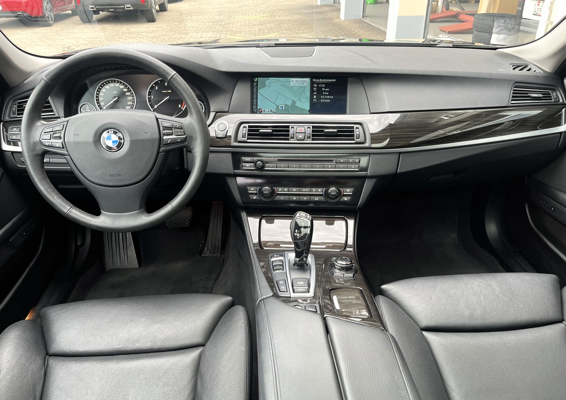 BMW 535d xDrive Touring Steptronic-image-12