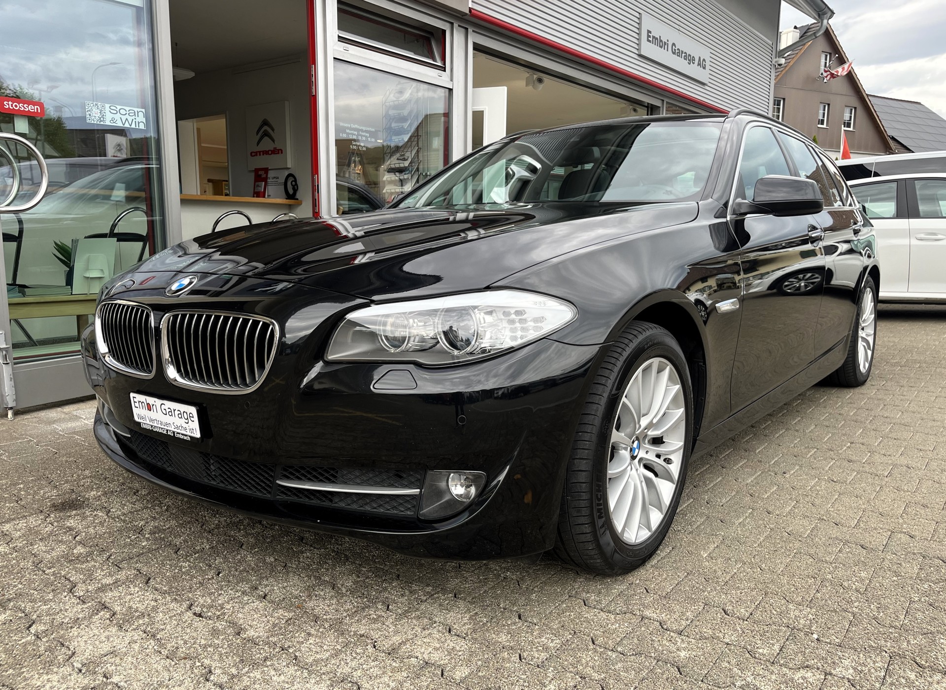 BMW 535d xDrive Touring Steptronic-image-2