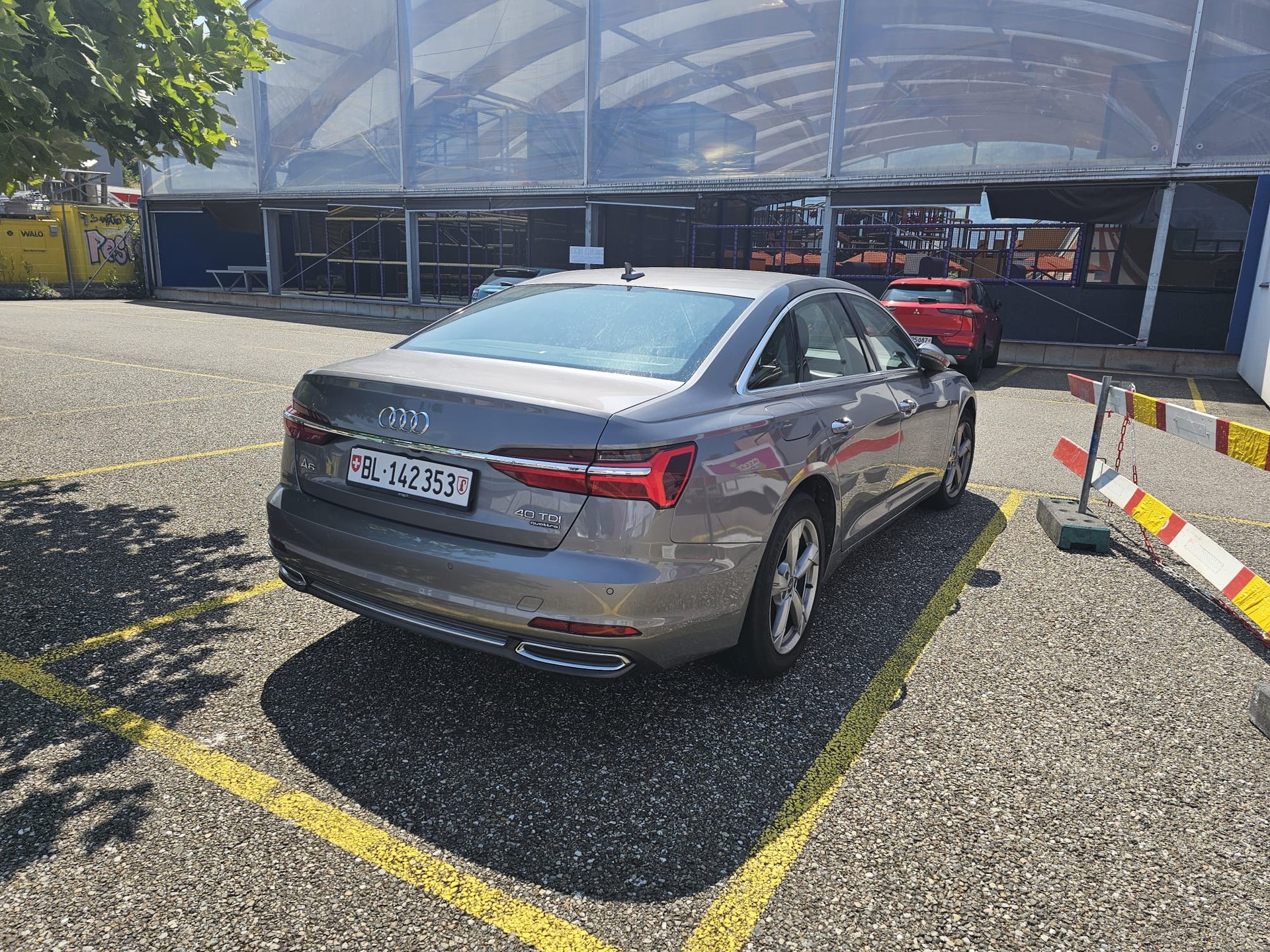 AUDI A6 Limousine 40 TDI Attraction quattro S-tronic-image-4