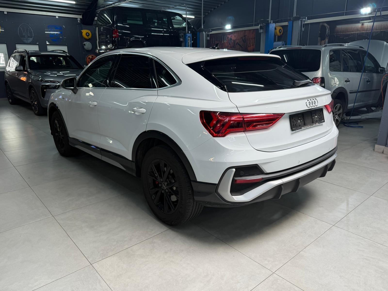 AUDI Q3 Sportback 40 TFSI S line quattro S-tronic-image-6