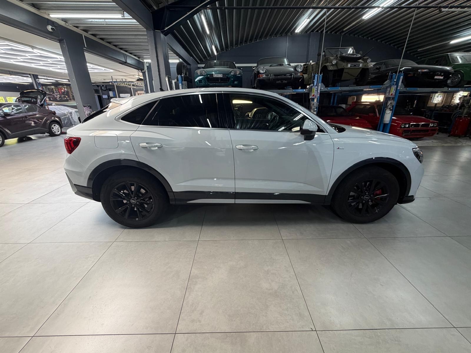 AUDI Q3 Sportback 40 TFSI S line quattro S-tronic-image-3
