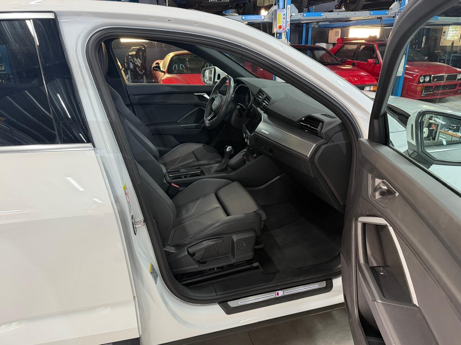 AUDI Q3 Sportback 40 TFSI S line quattro S-tronic-image-10