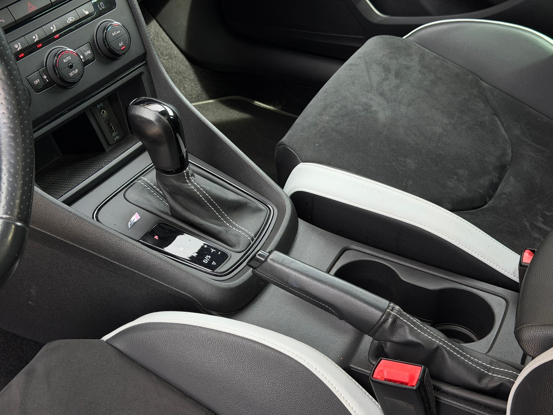 SEAT Leon ST 2.0 TSI Cupra 280 DSG *Schalensitze* *Panorama*-image-17