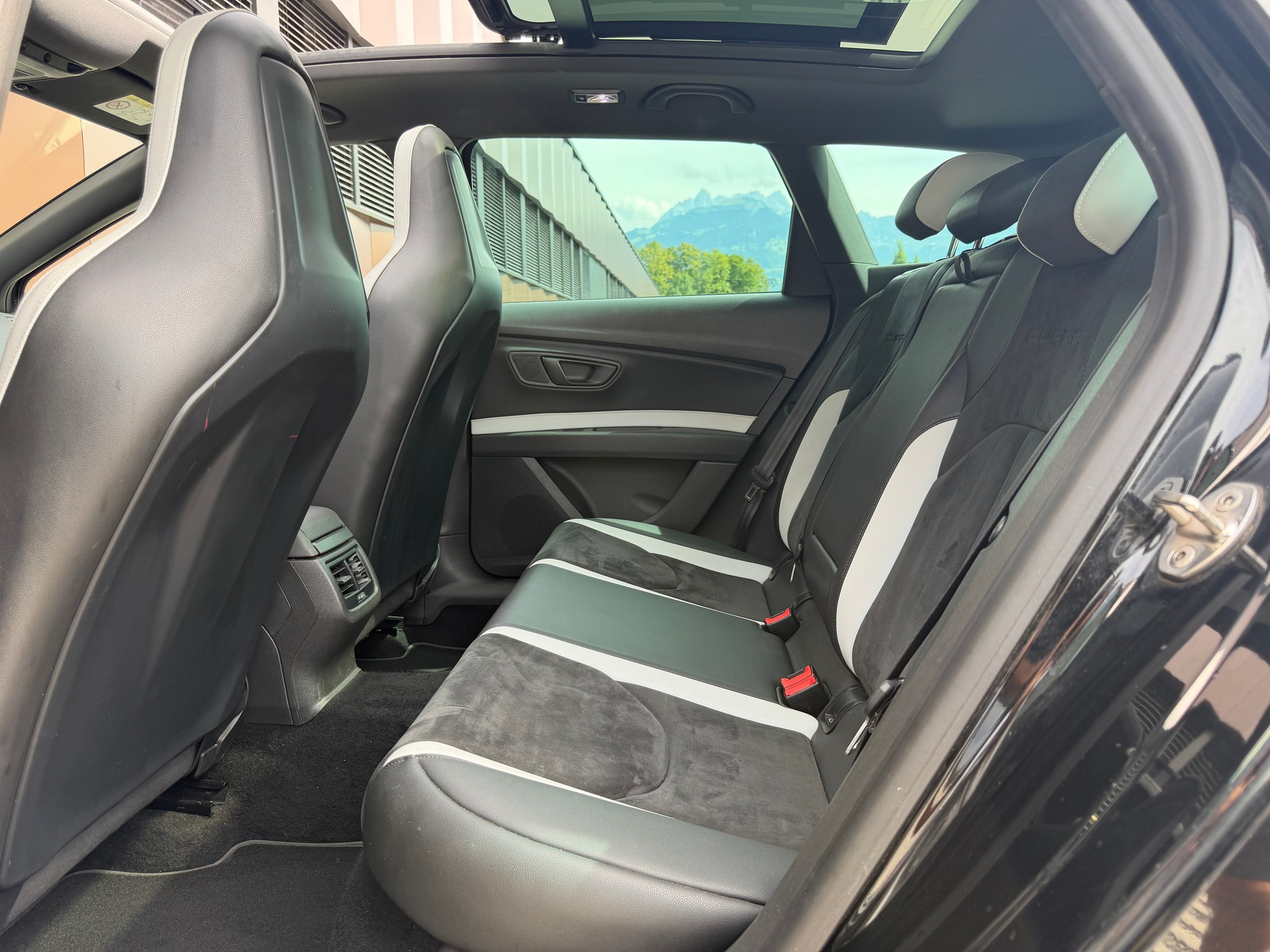 SEAT Leon ST 2.0 TSI Cupra 280 DSG *Schalensitze* *Panorama*-image-14