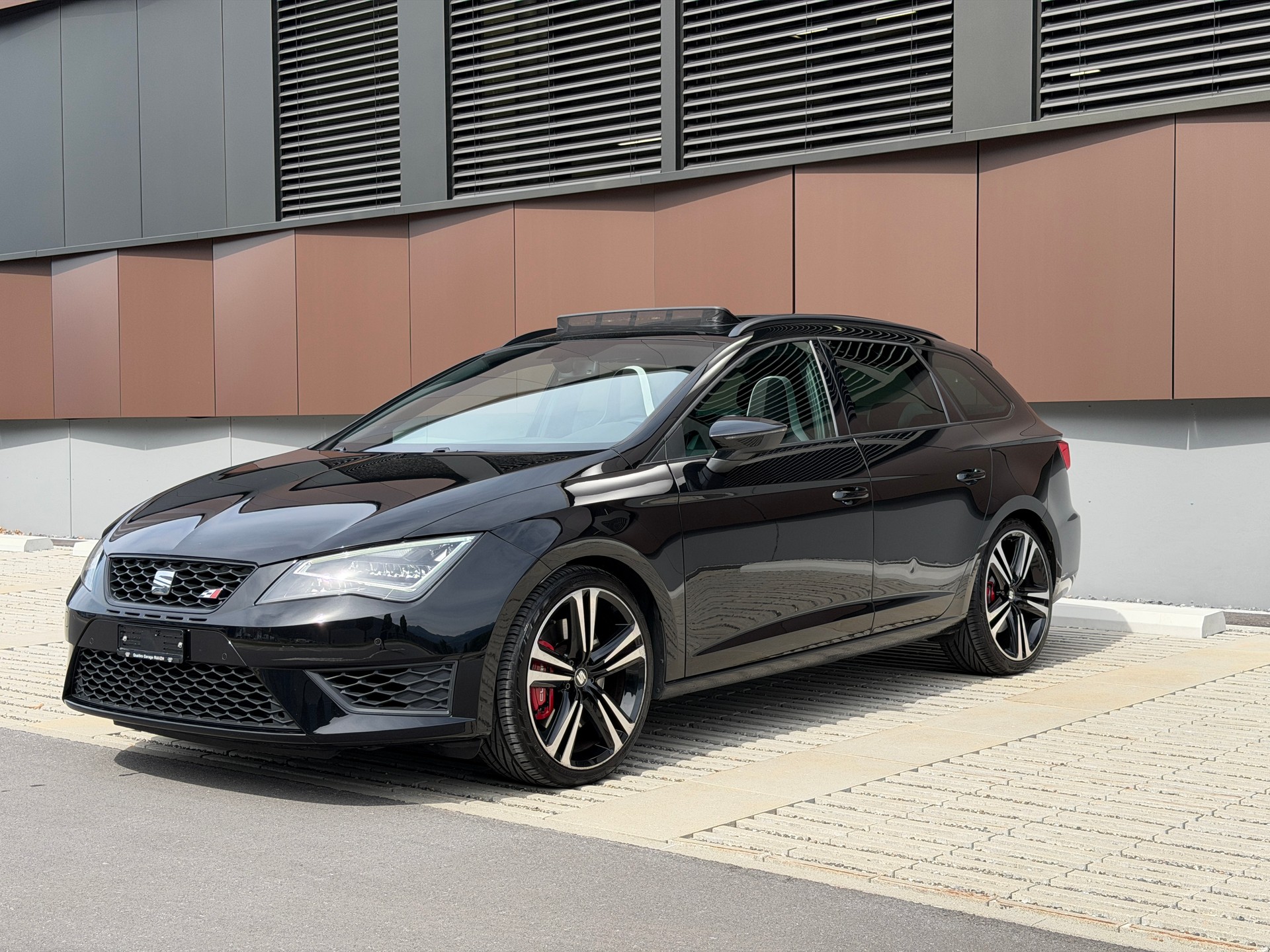 SEAT Leon ST 2.0 TSI Cupra 280 DSG *Schalensitze* *Panorama*-image-0