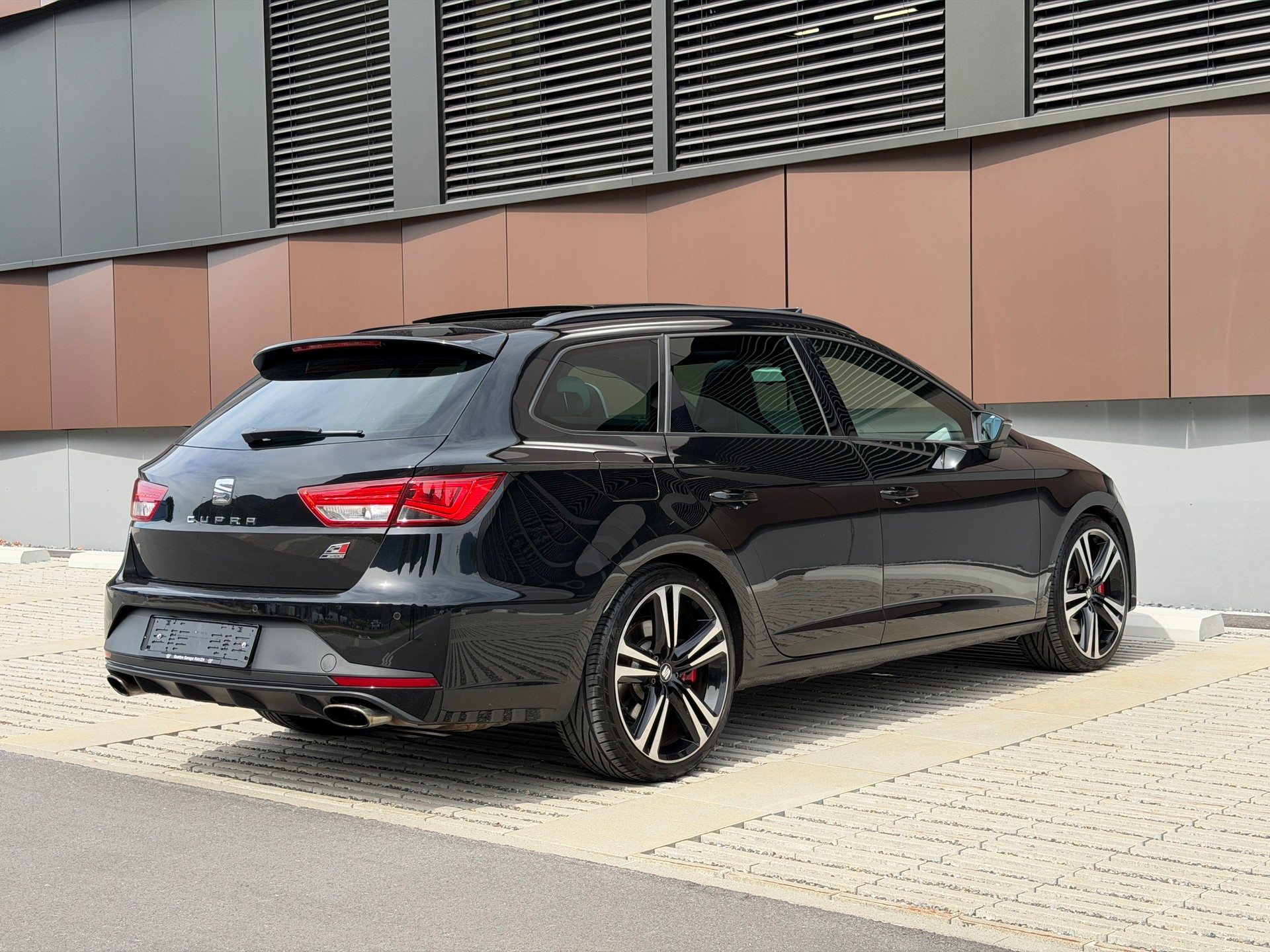 SEAT Leon ST 2.0 TSI Cupra 280 DSG *Schalensitze* *Panorama*-image-3