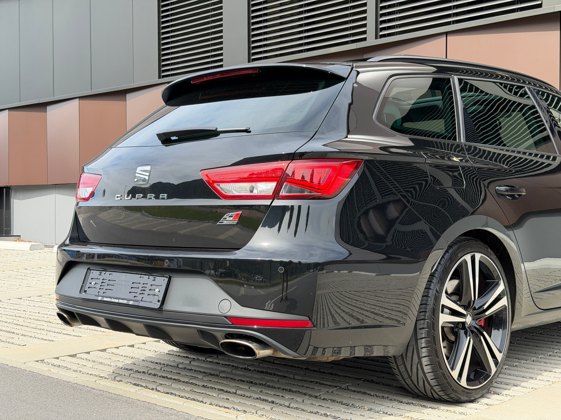 SEAT Leon ST 2.0 TSI Cupra 280 DSG *Schalensitze* *Panorama*-image-28