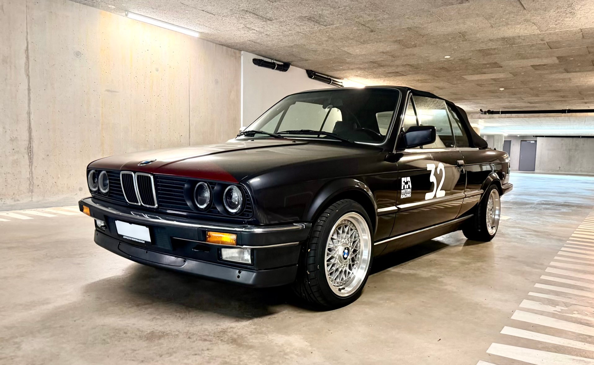 BMW 320i-image-0