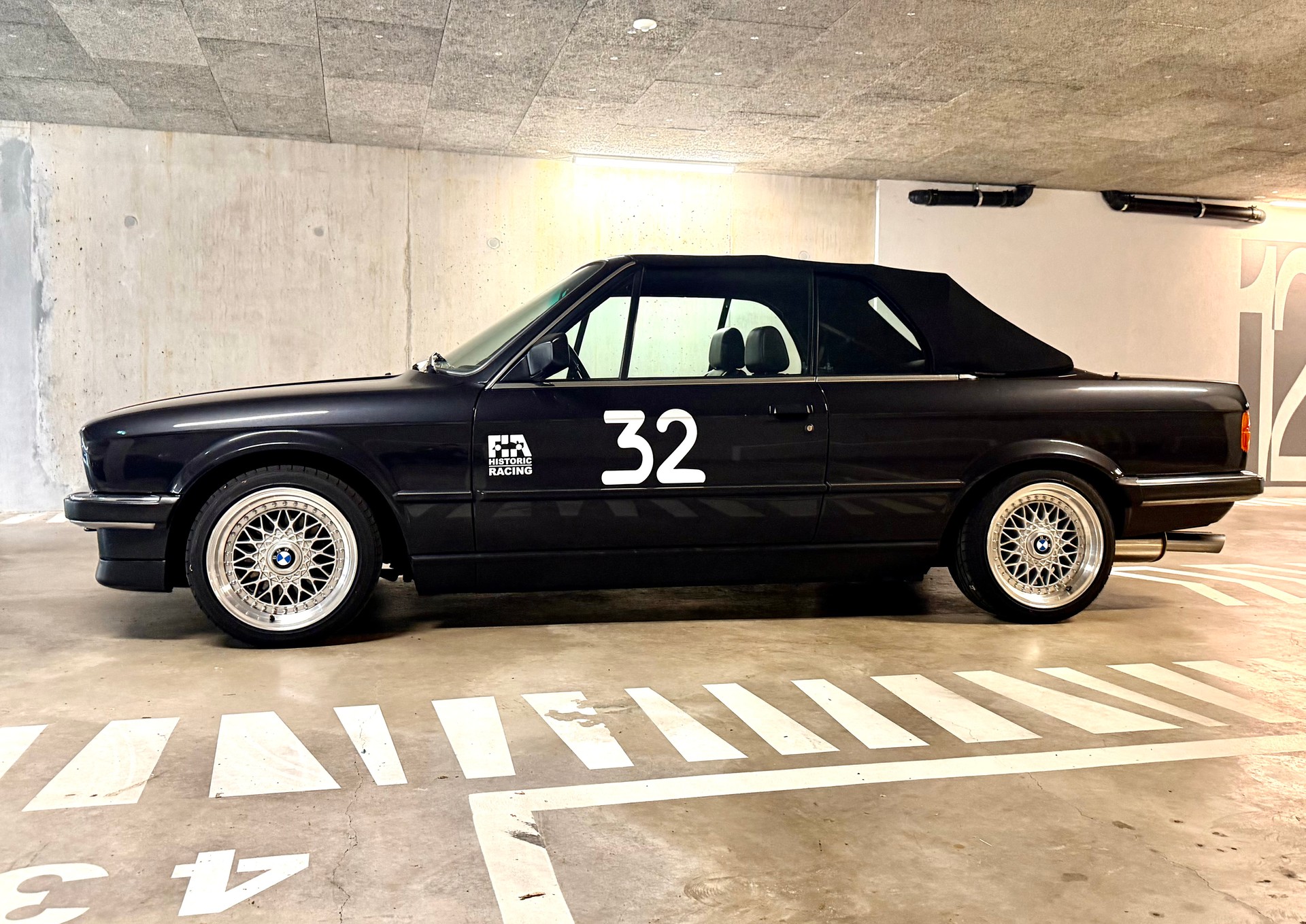 BMW 320i-image-1