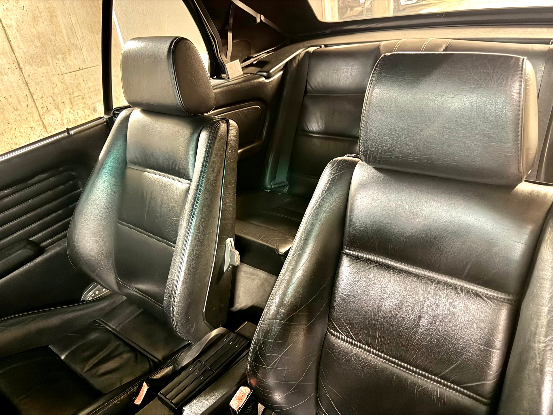 BMW 320i-image-6