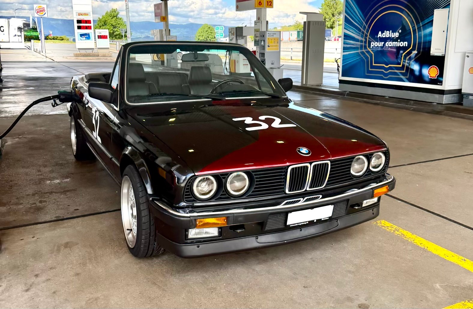 BMW 320i-image-11