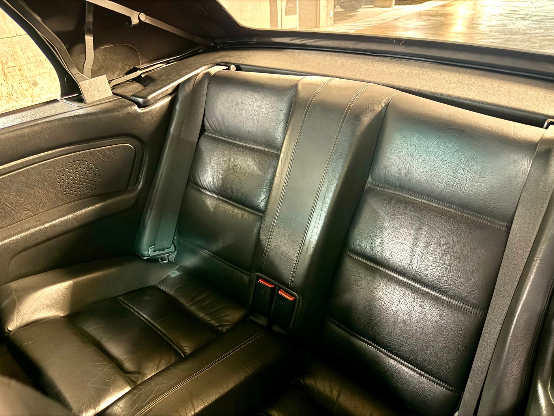 BMW 320i-image-7