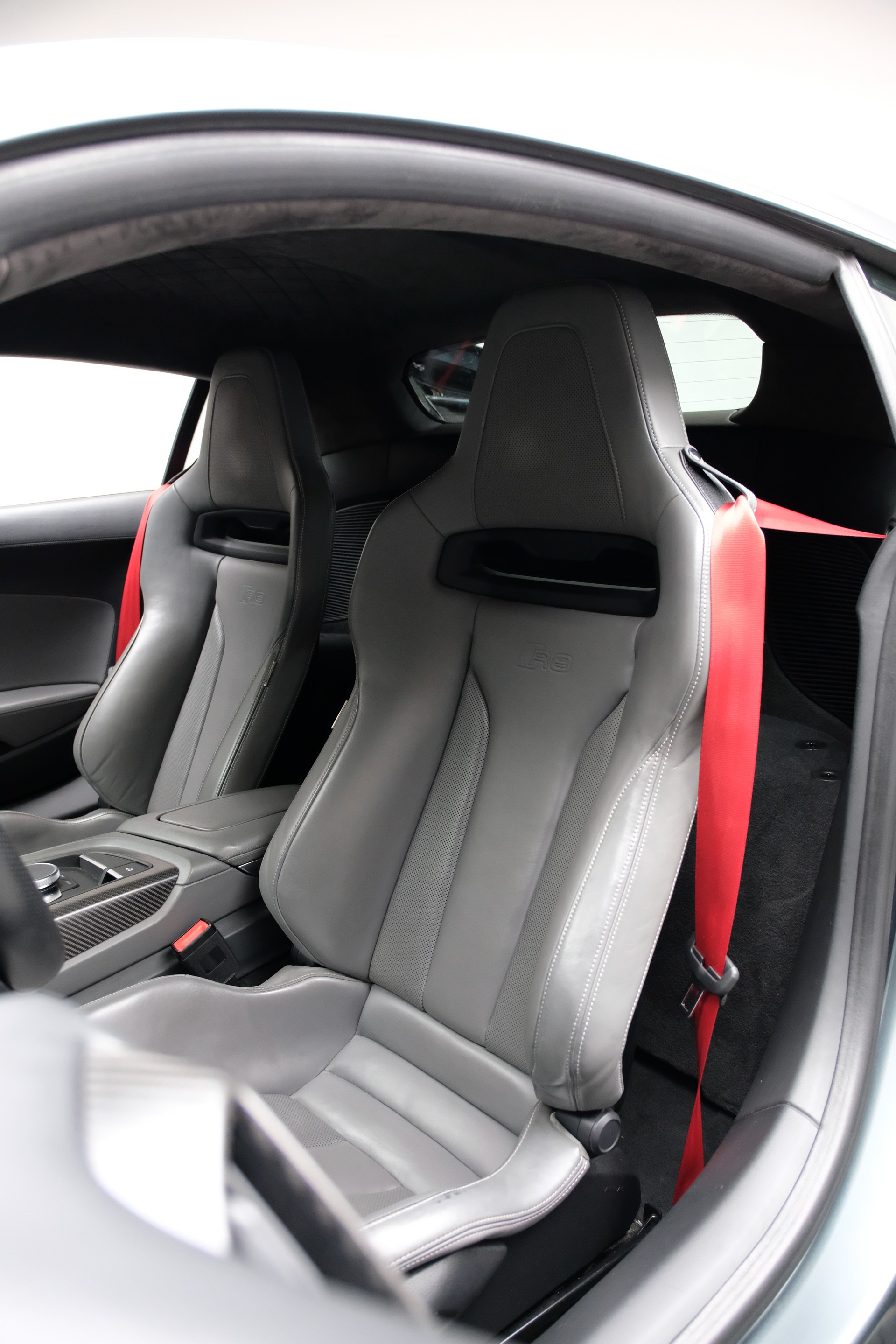 AUDI R8 Coupé 5.2 plus S-Tronic-image-18