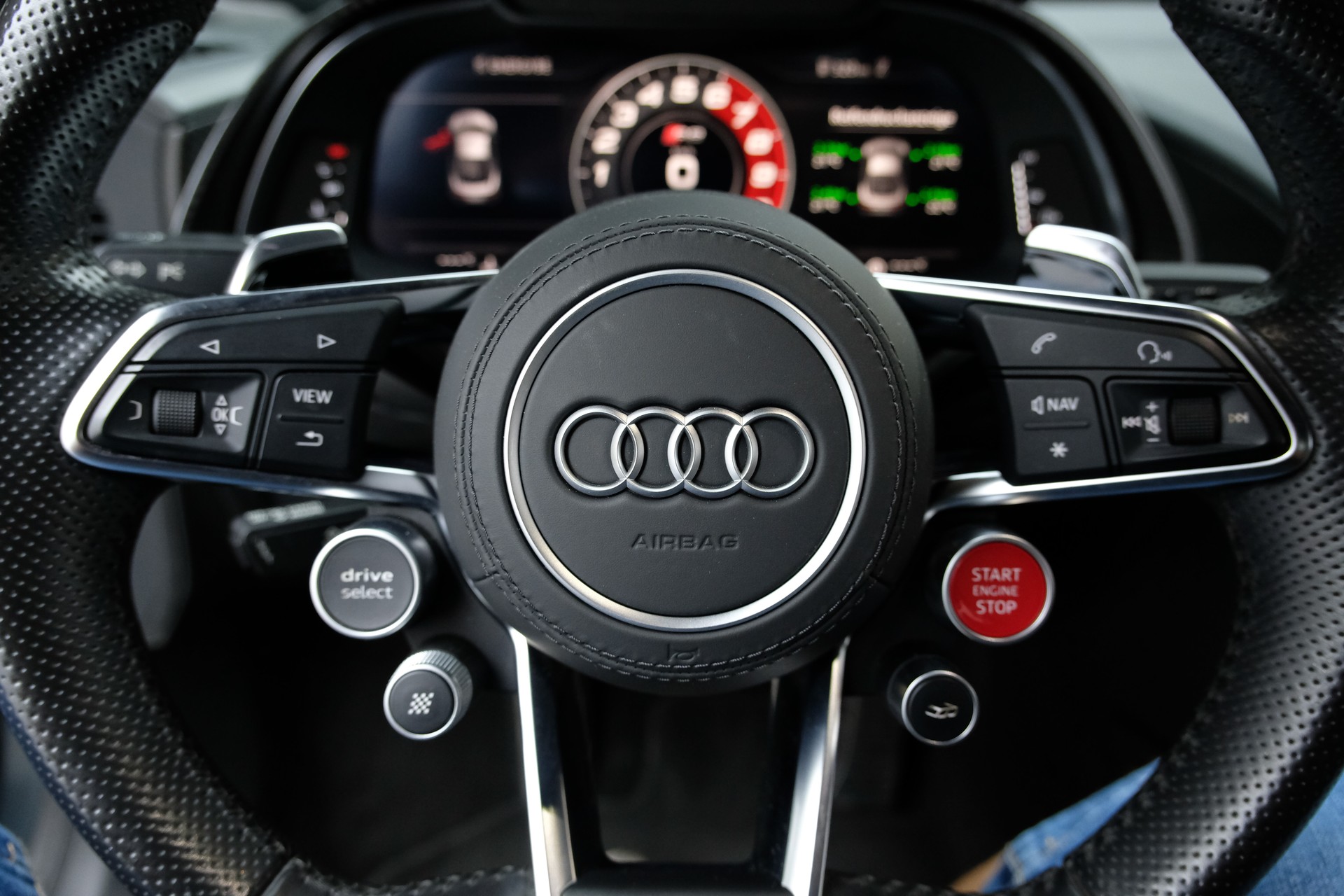 AUDI R8 Coupé 5.2 plus S-Tronic-image-21