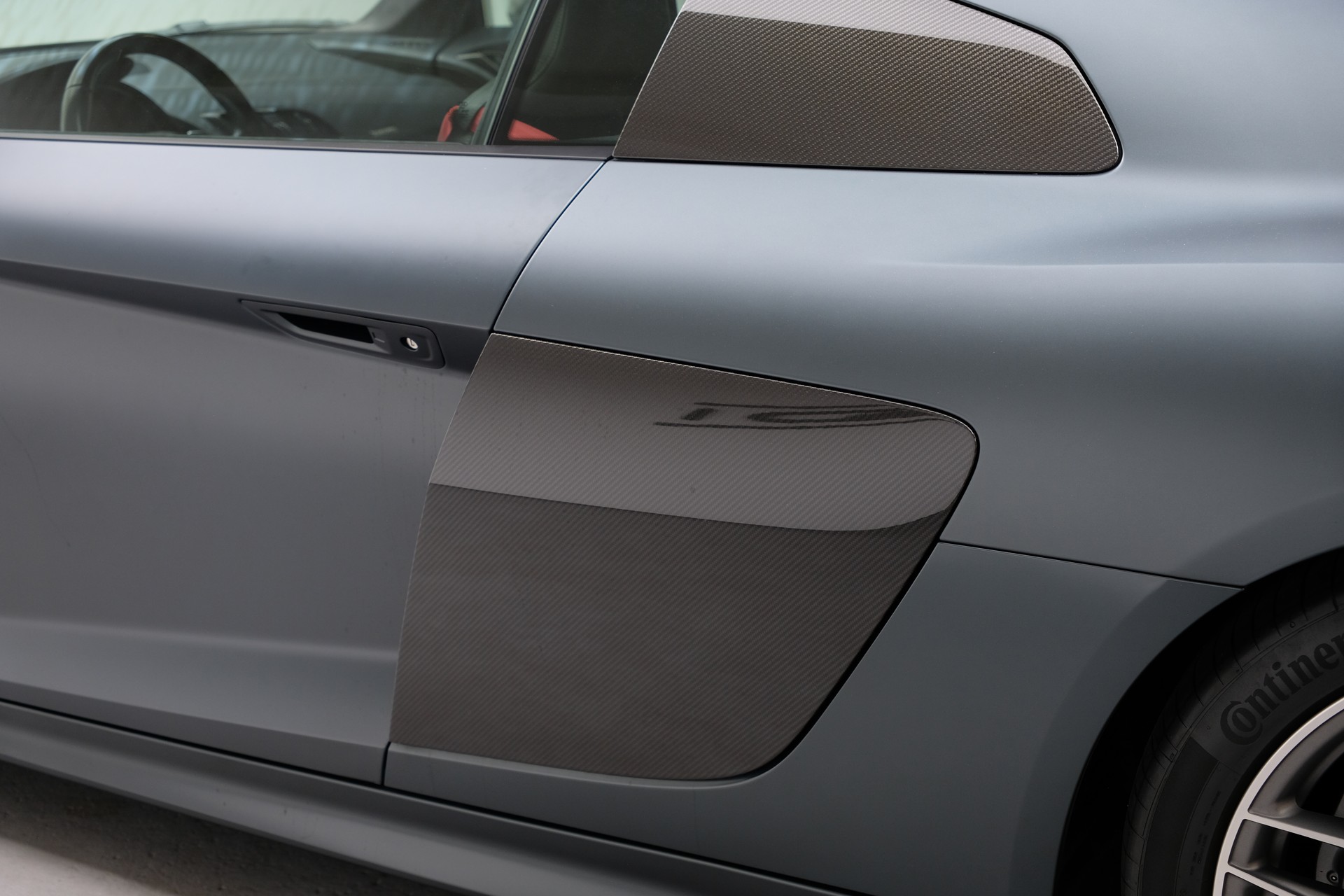 AUDI R8 Coupé 5.2 plus S-Tronic-image-9