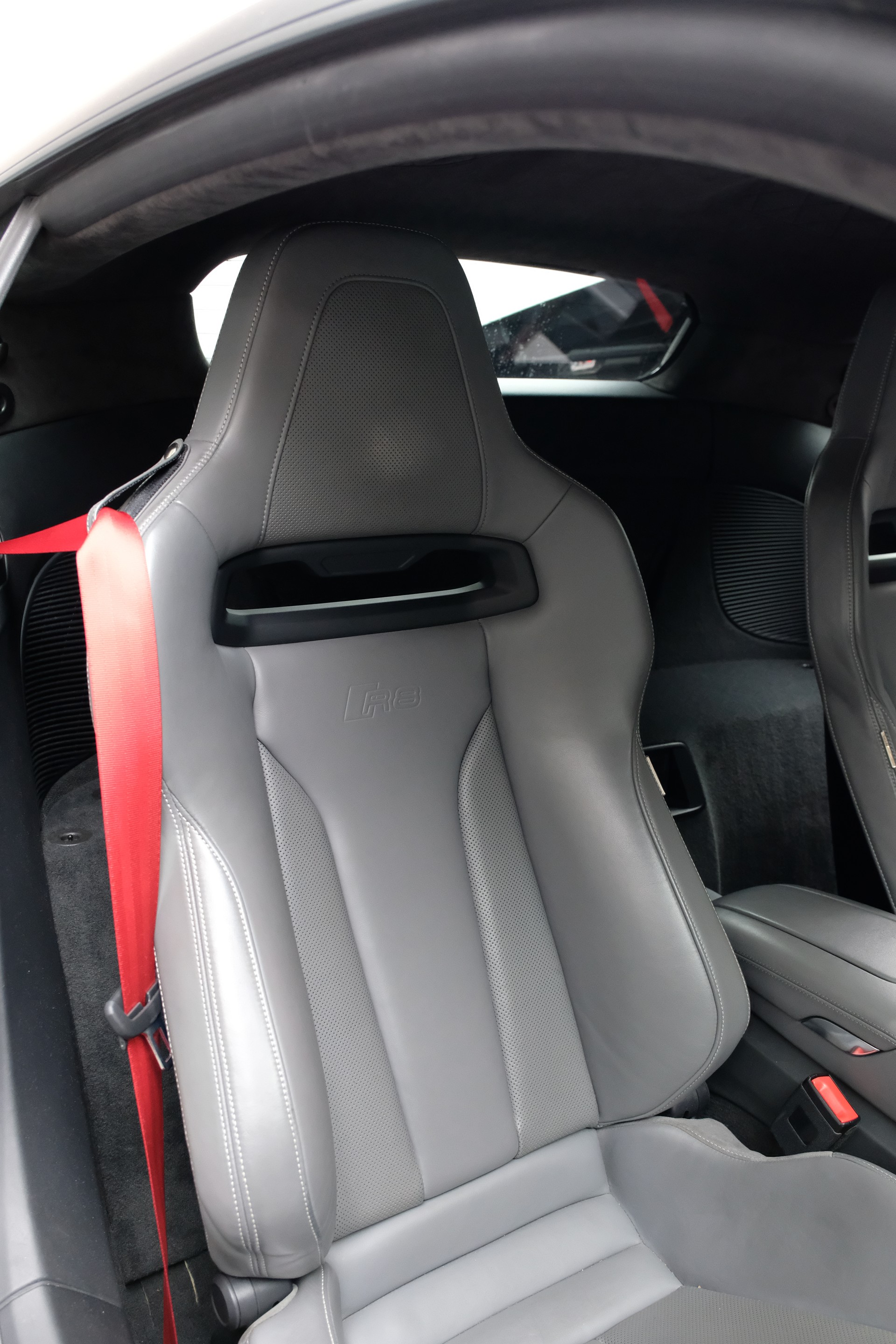 AUDI R8 Coupé 5.2 plus S-Tronic-image-19