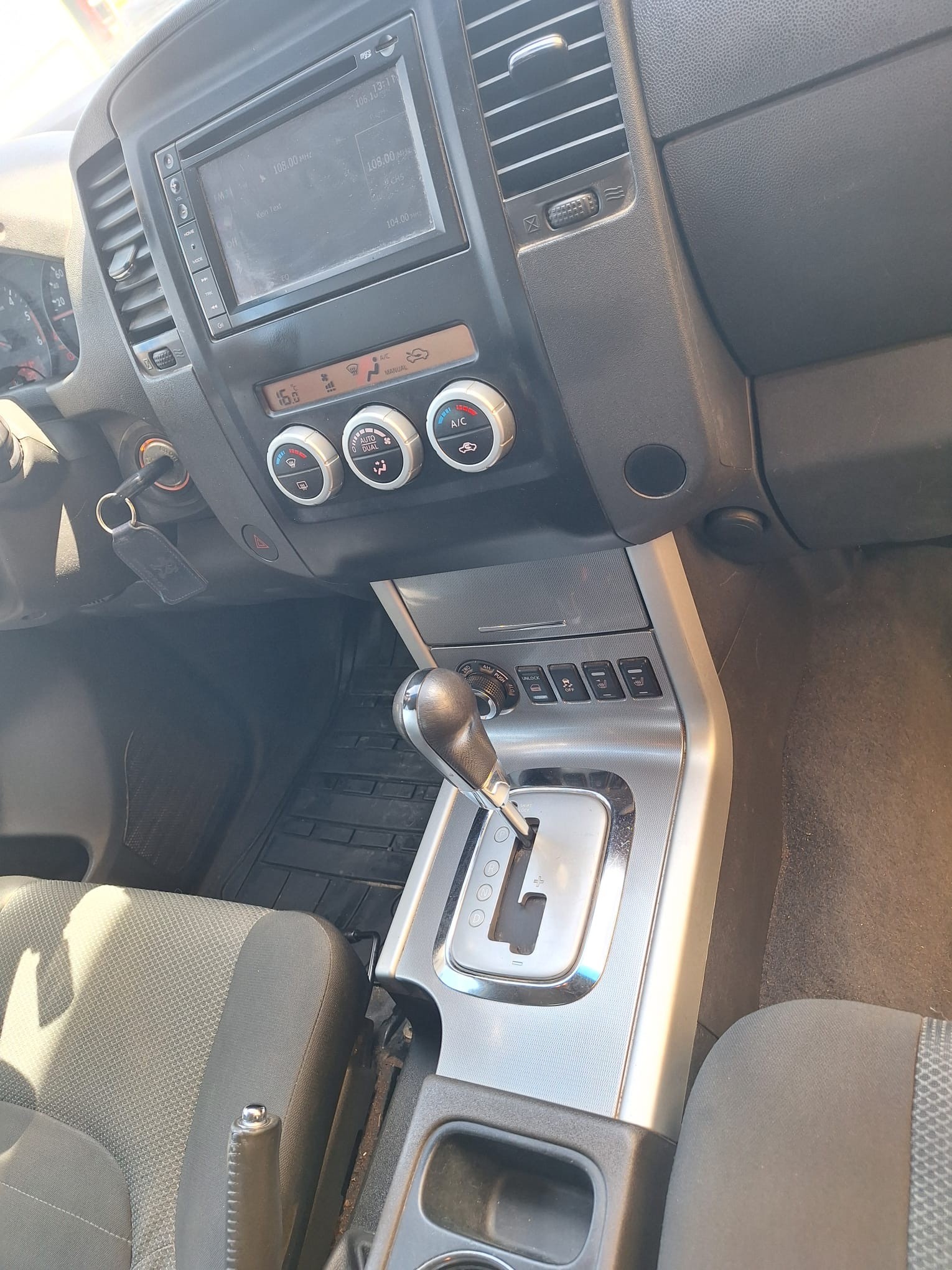NISSAN Navara Double Cab Platinum EVO 2.5 dCi 4WD A-image-13