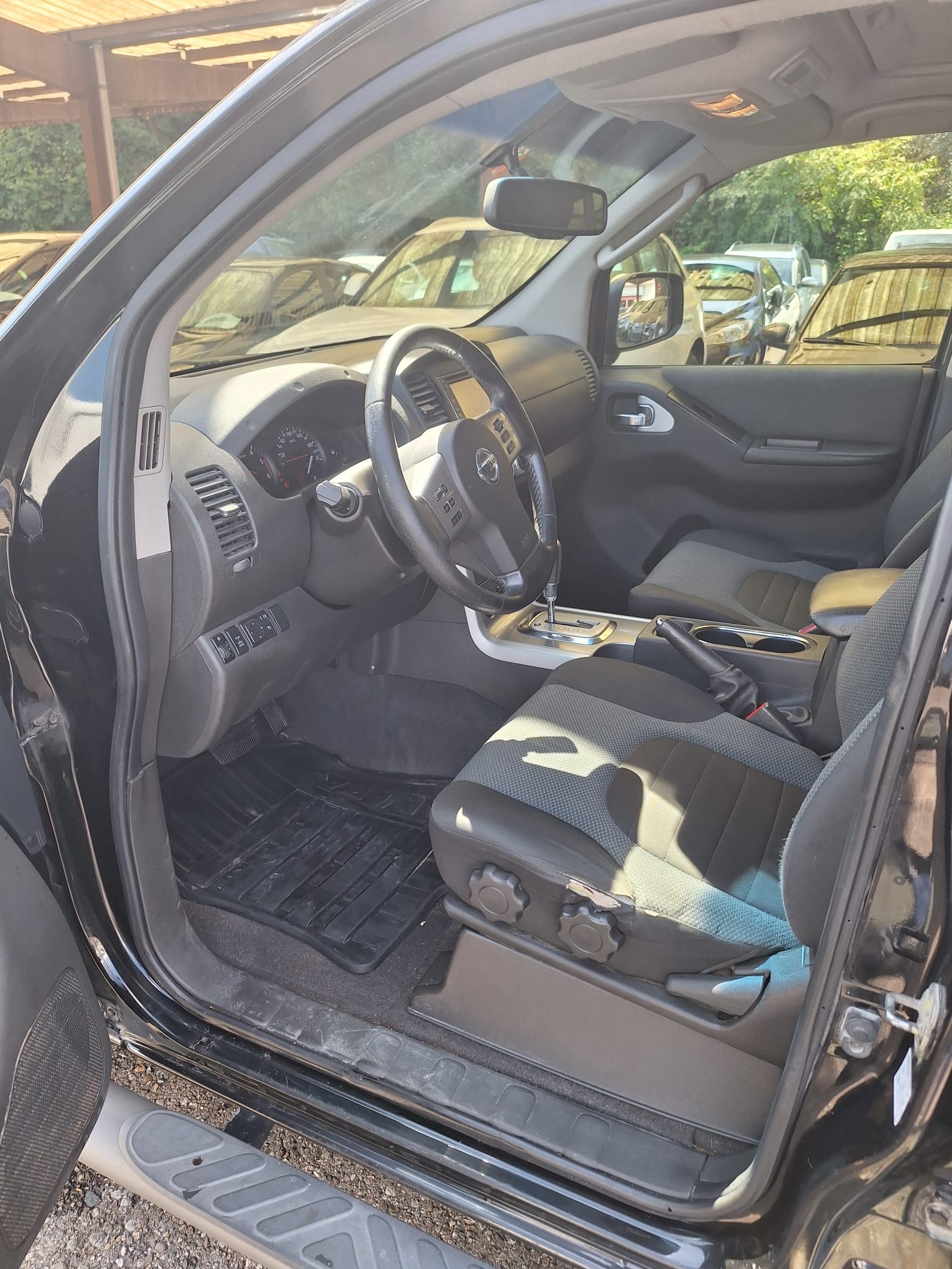 NISSAN Navara Double Cab Platinum EVO 2.5 dCi 4WD A-image-3