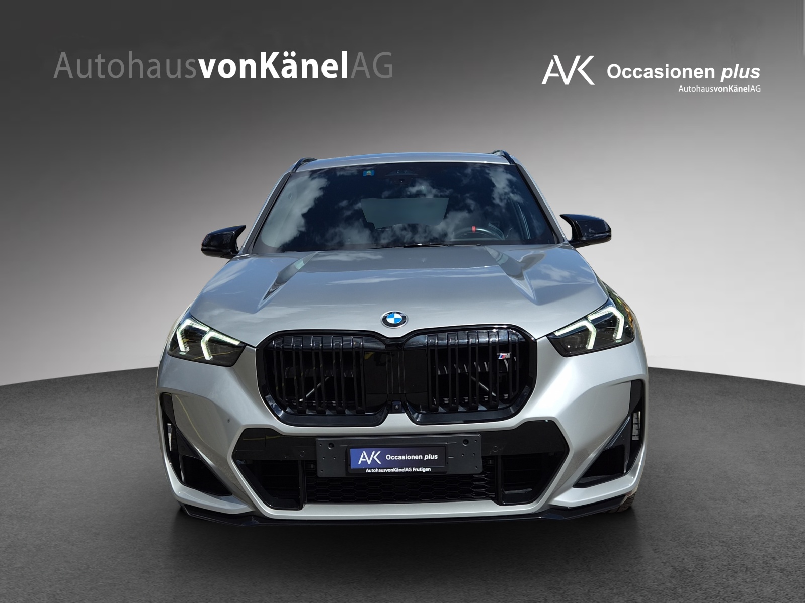 BMW X1 xDrive M35i-showroom-element-3