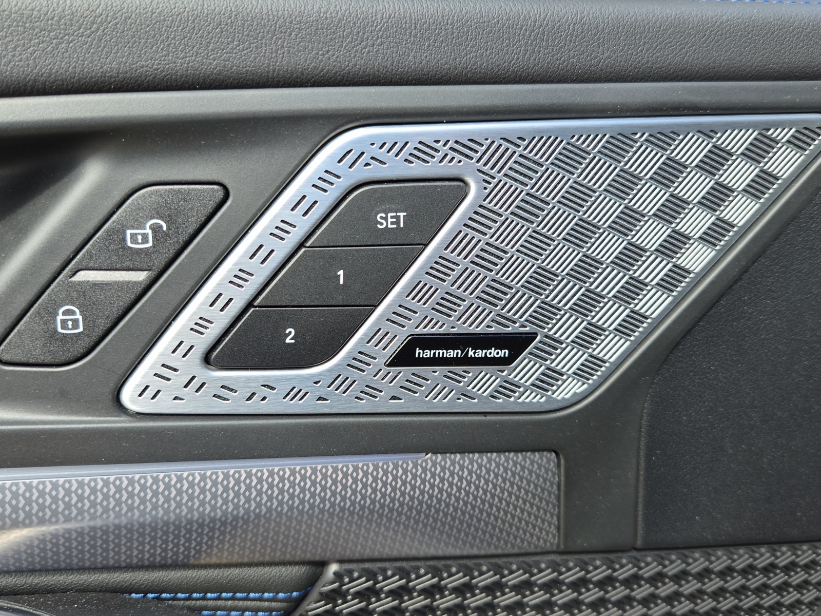 BMW X1 xDrive M35i-image-12