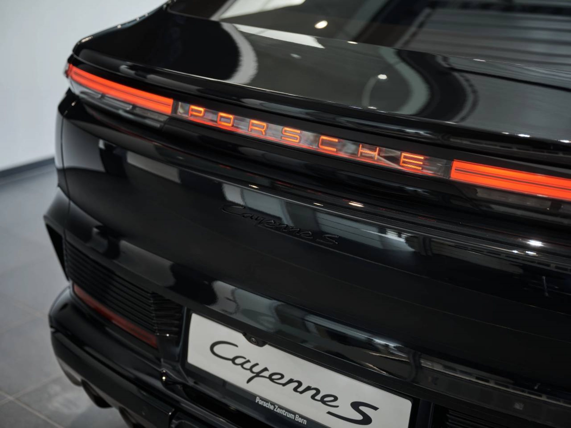 PORSCHE Cayenne S Coupé Electric-image-27