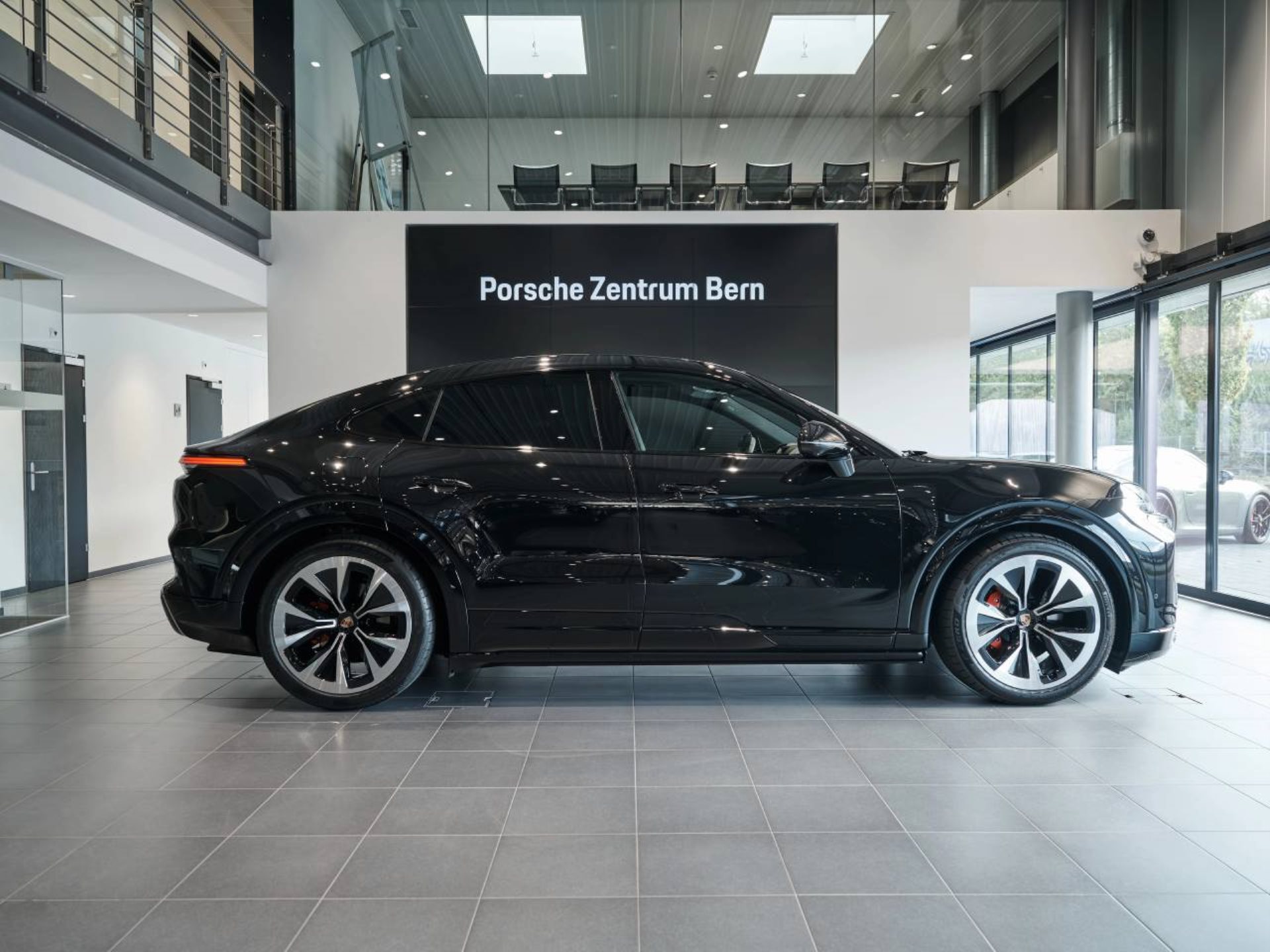 PORSCHE Cayenne S Coupé Electric-image-1