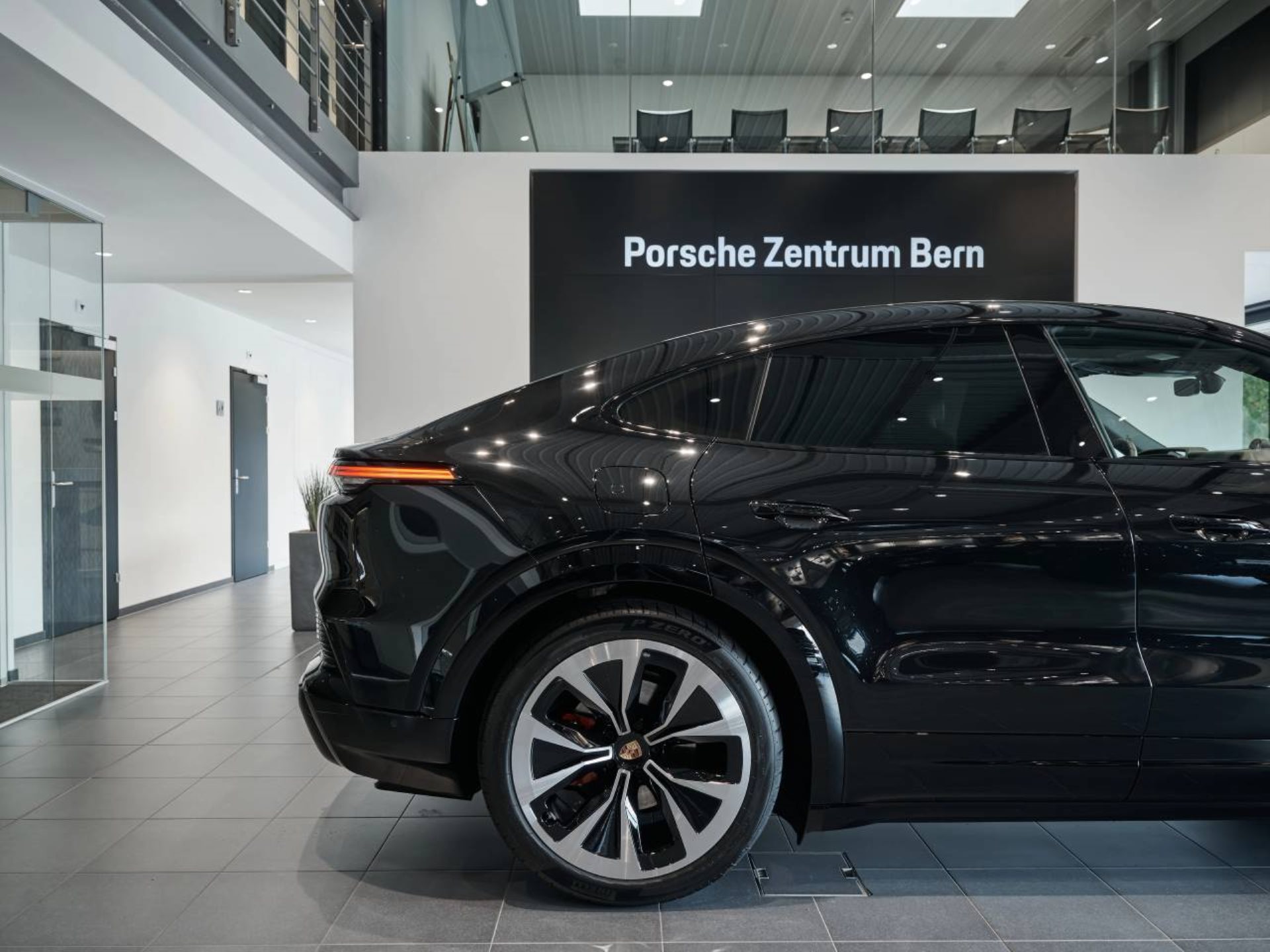 PORSCHE Cayenne S Coupé Electric-image-11