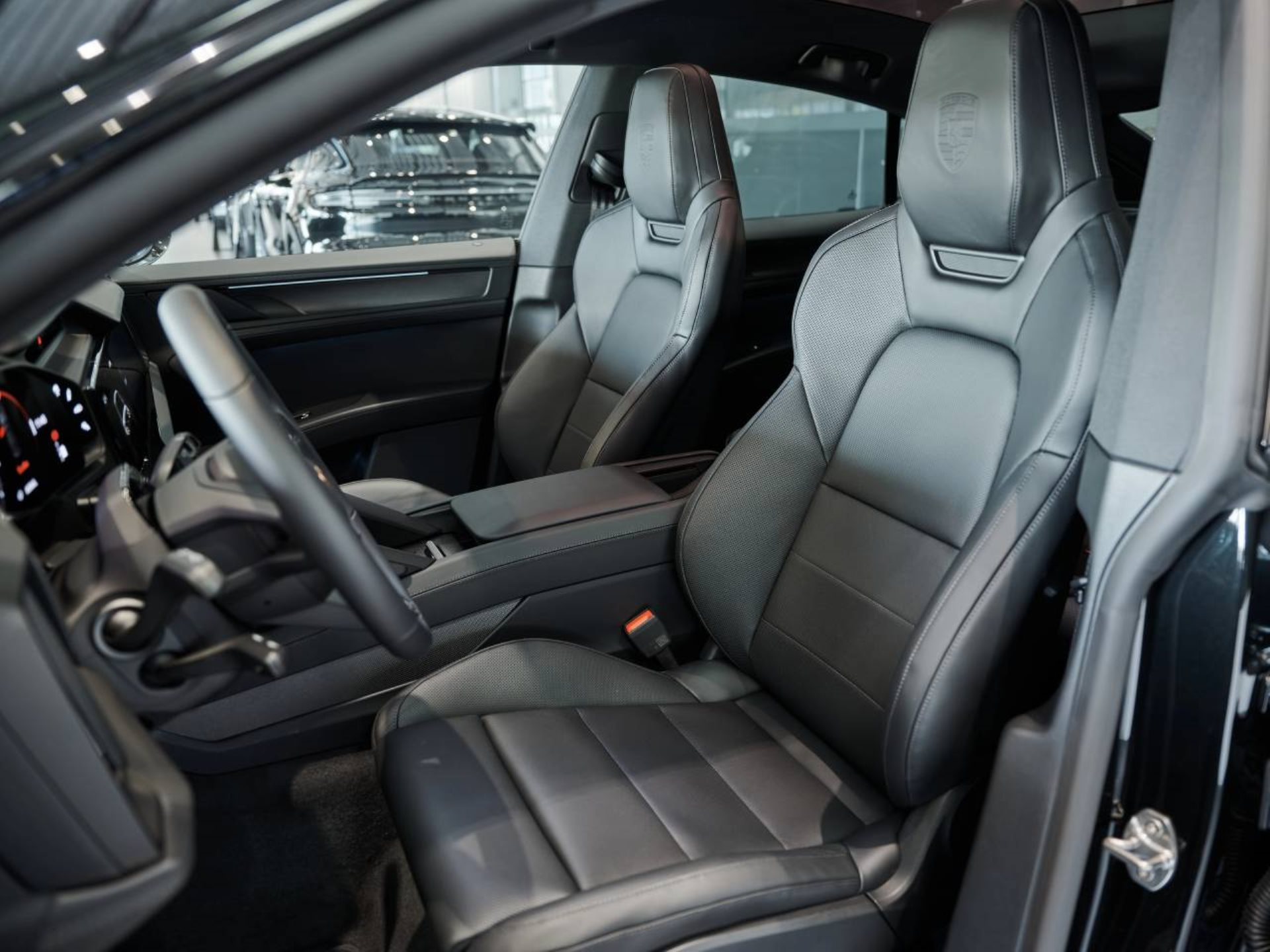 PORSCHE Cayenne S Coupé Electric-image-4