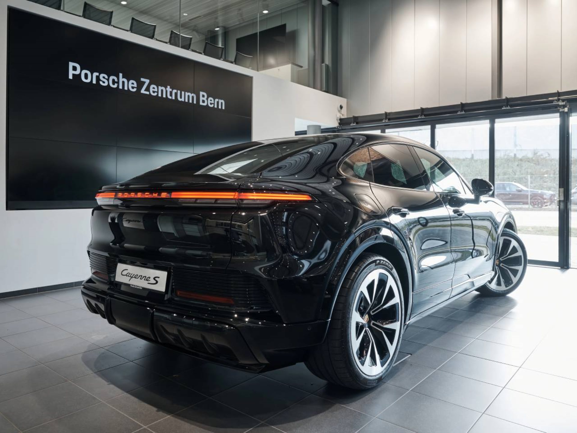 PORSCHE Cayenne S Coupé Electric-image-2