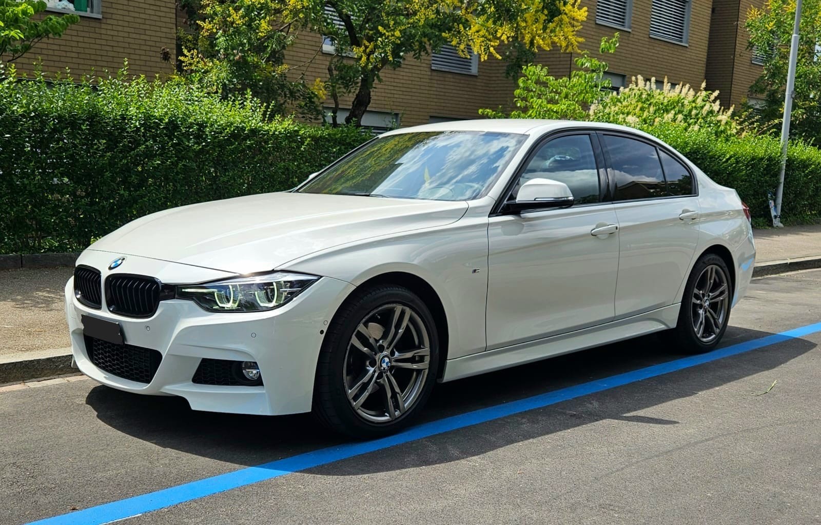 BMW 320d xDrive-image-1