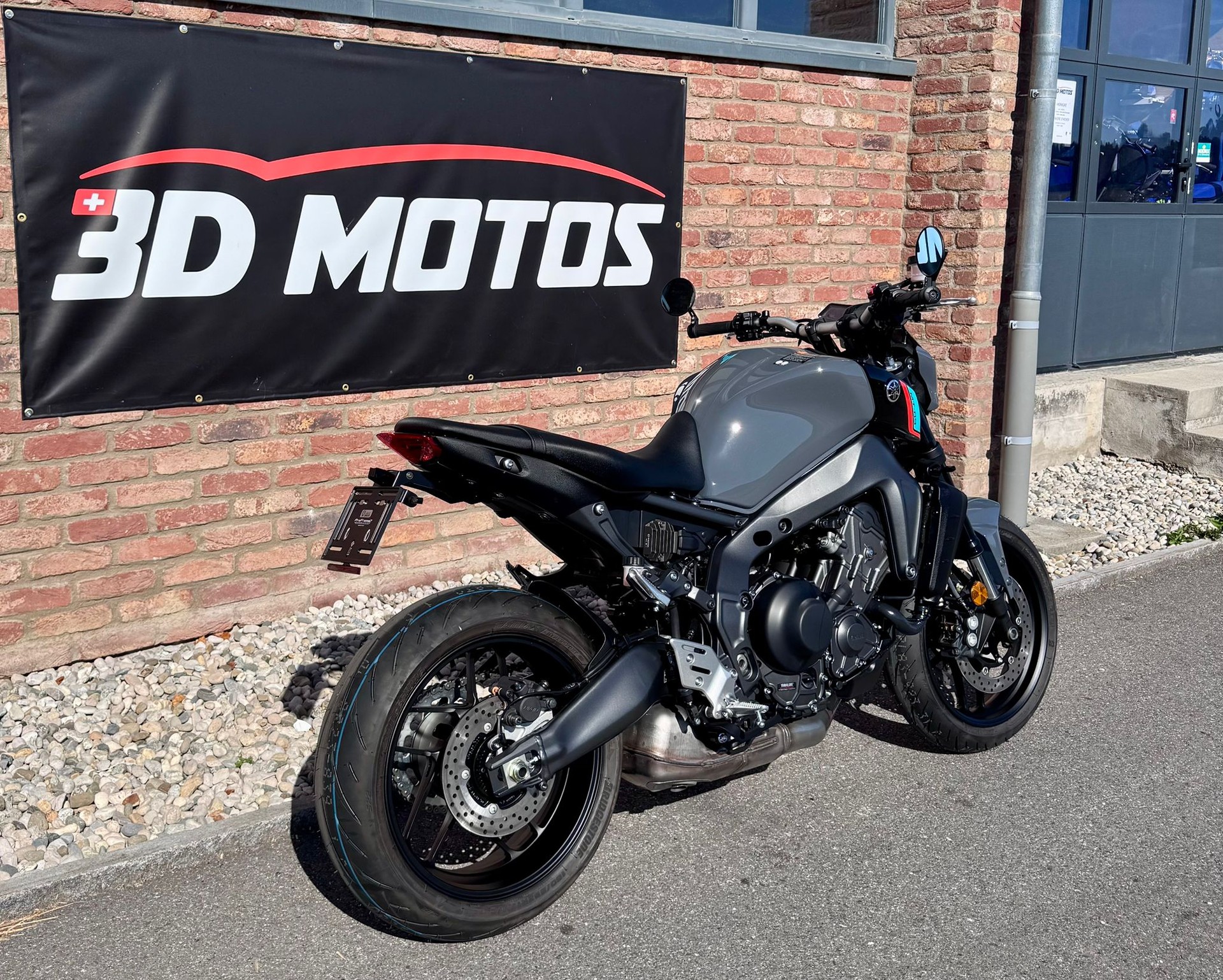 YAMAHA MT-09 Dark – MY 2023-showroom-element-2