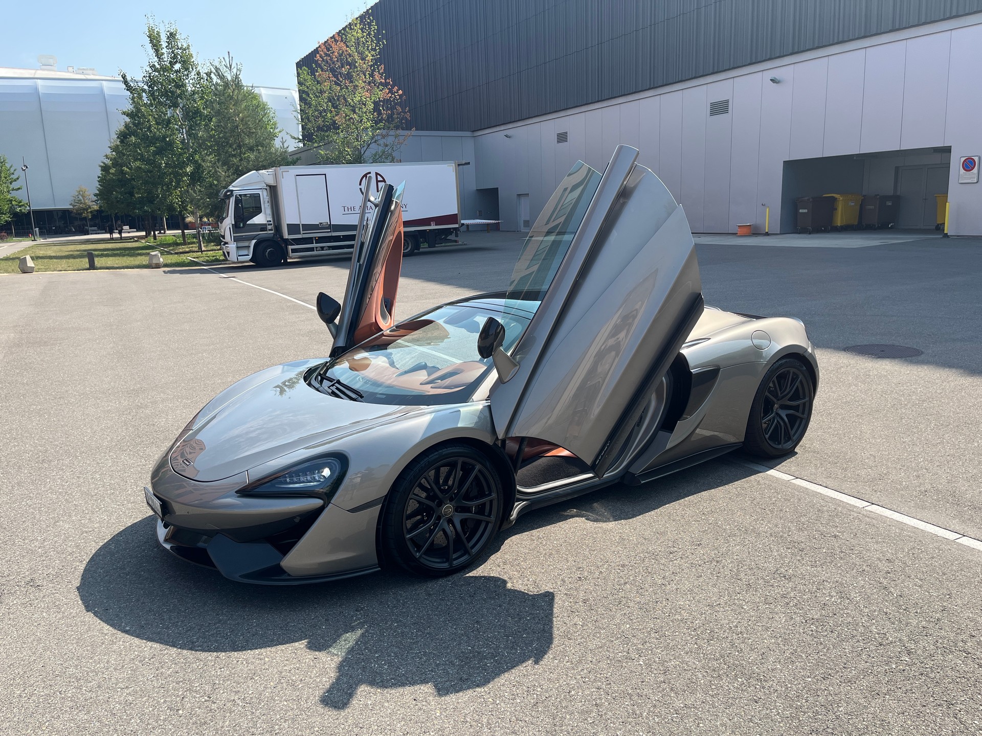 McLAREN 570GT-image-0