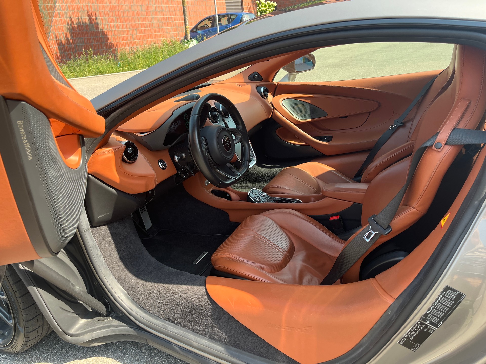 McLAREN 570GT-image-6