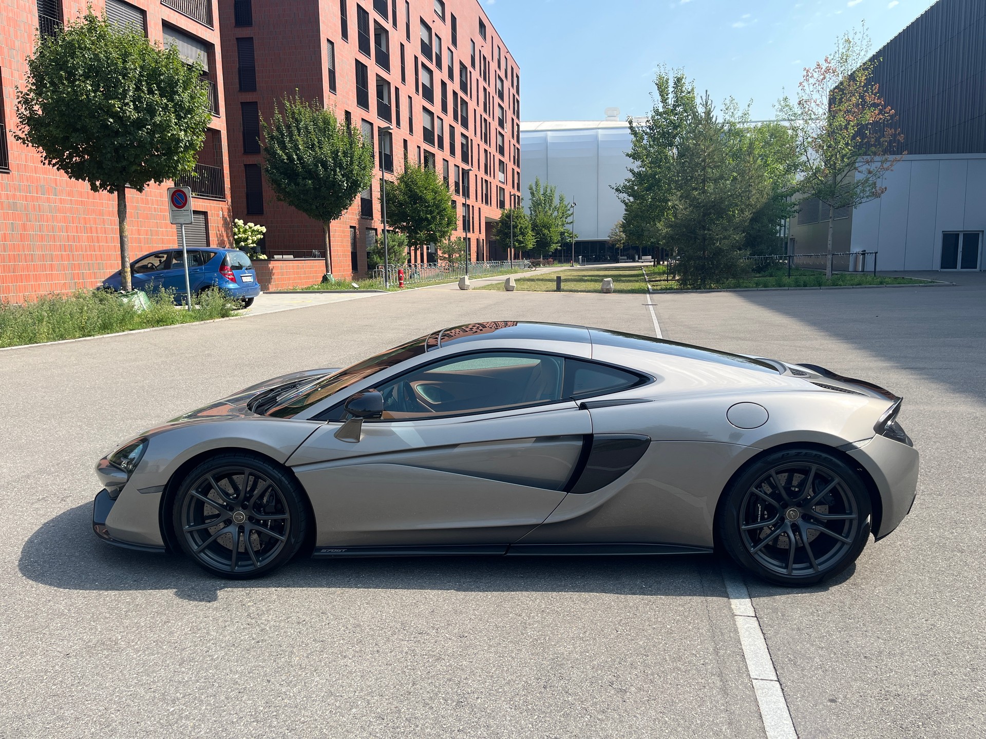 McLAREN 570GT-image-3