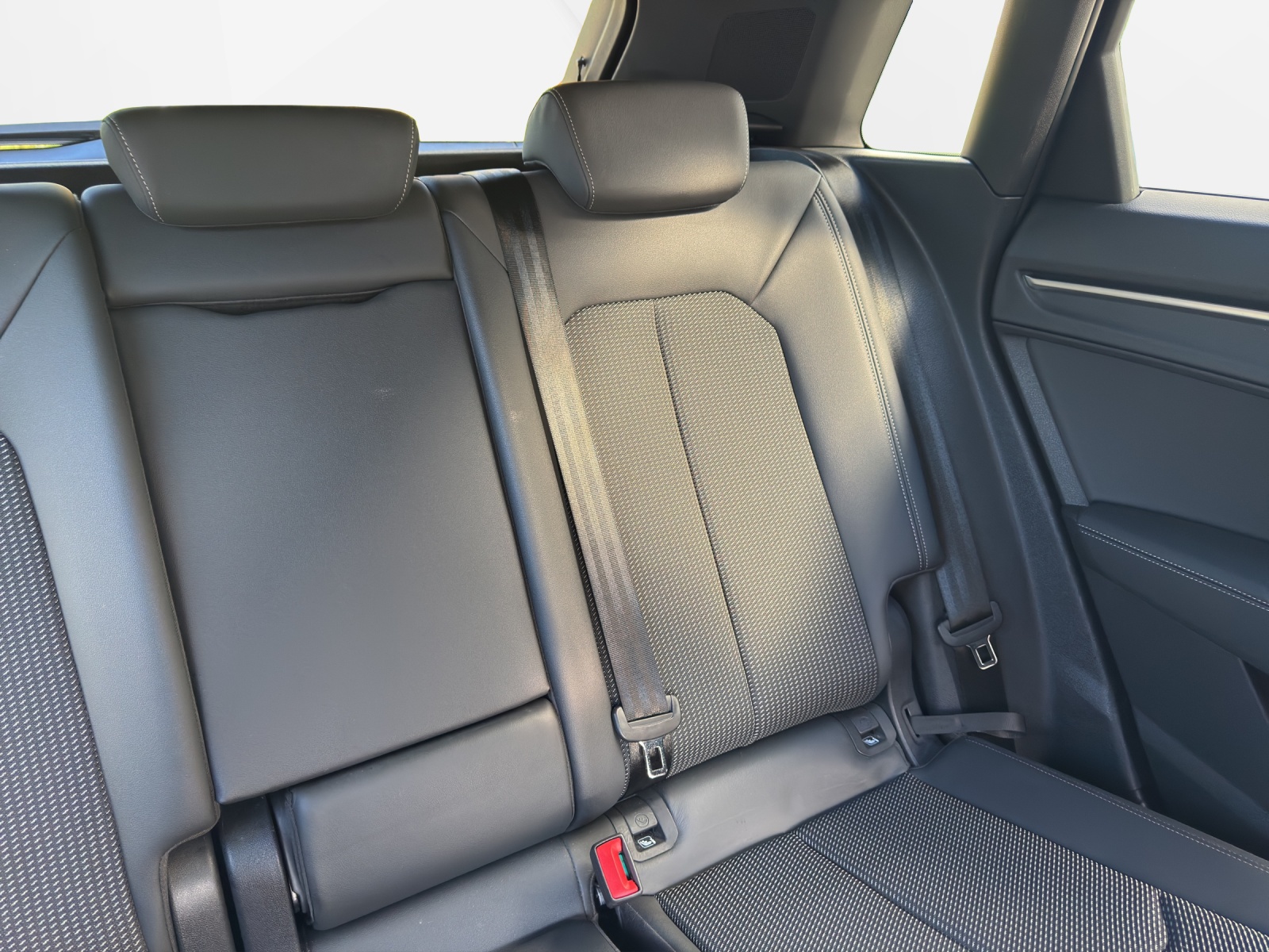 AUDI Q3 40 TFSI S line quattro S-tronic-image-14