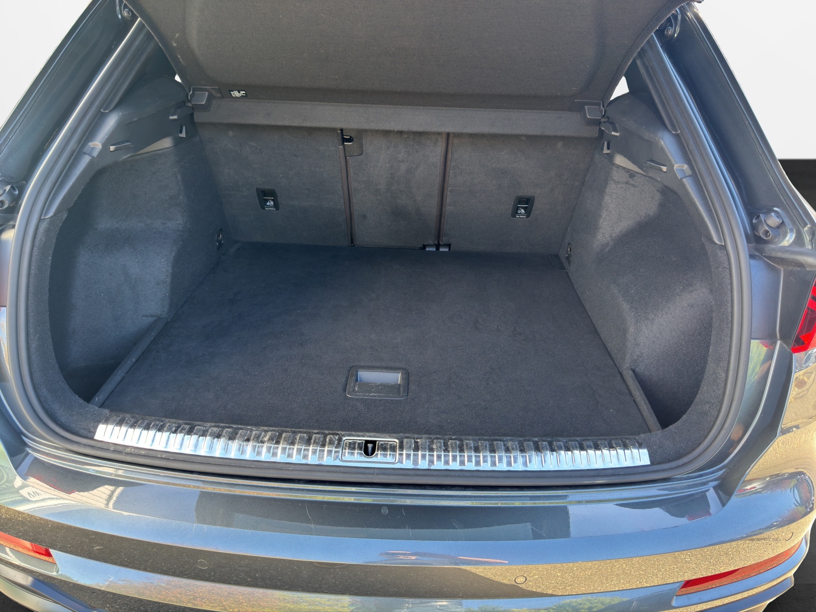 AUDI Q3 40 TFSI S line quattro S-tronic-image-15