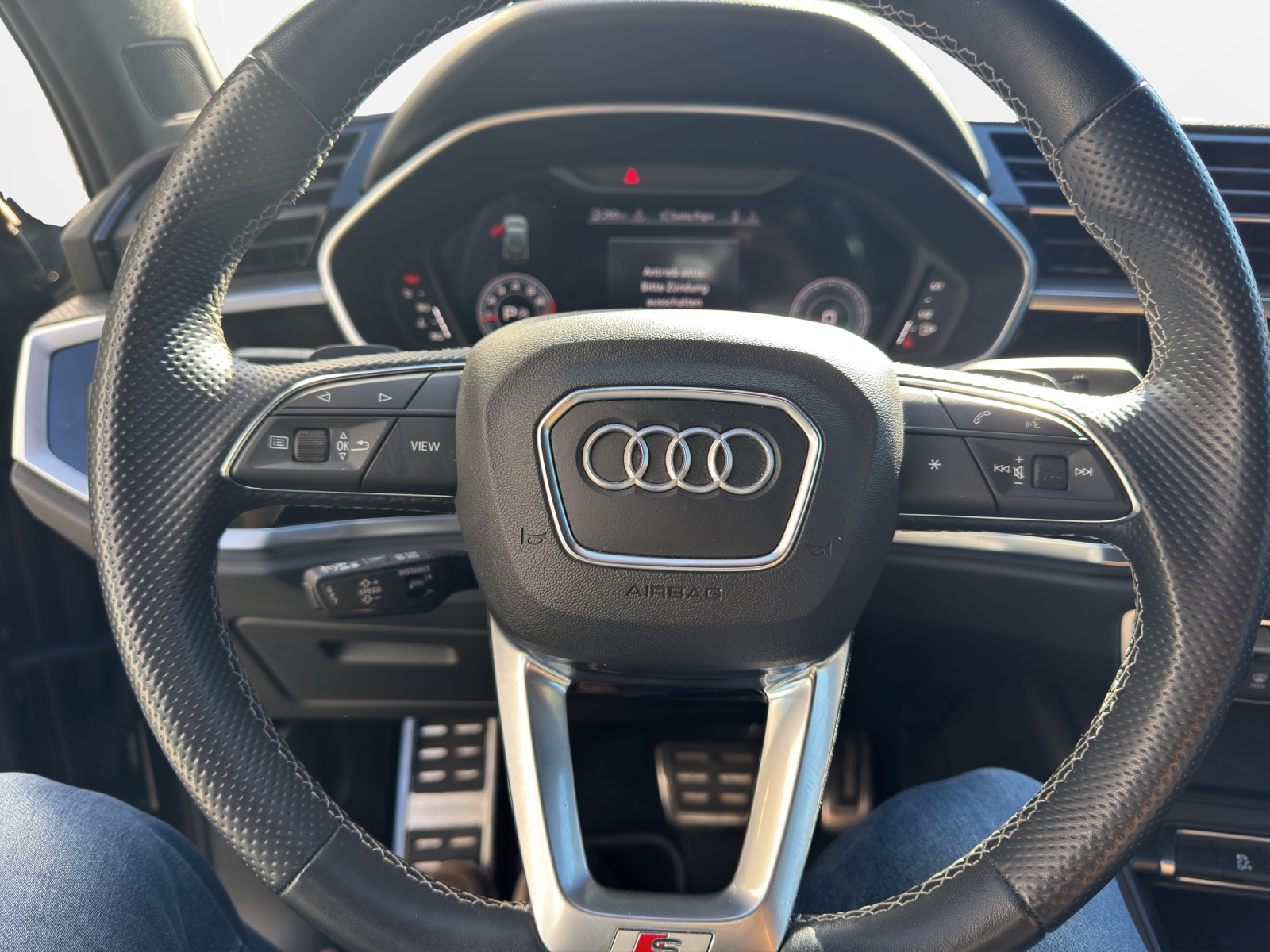 AUDI Q3 40 TFSI S line quattro S-tronic-image-9